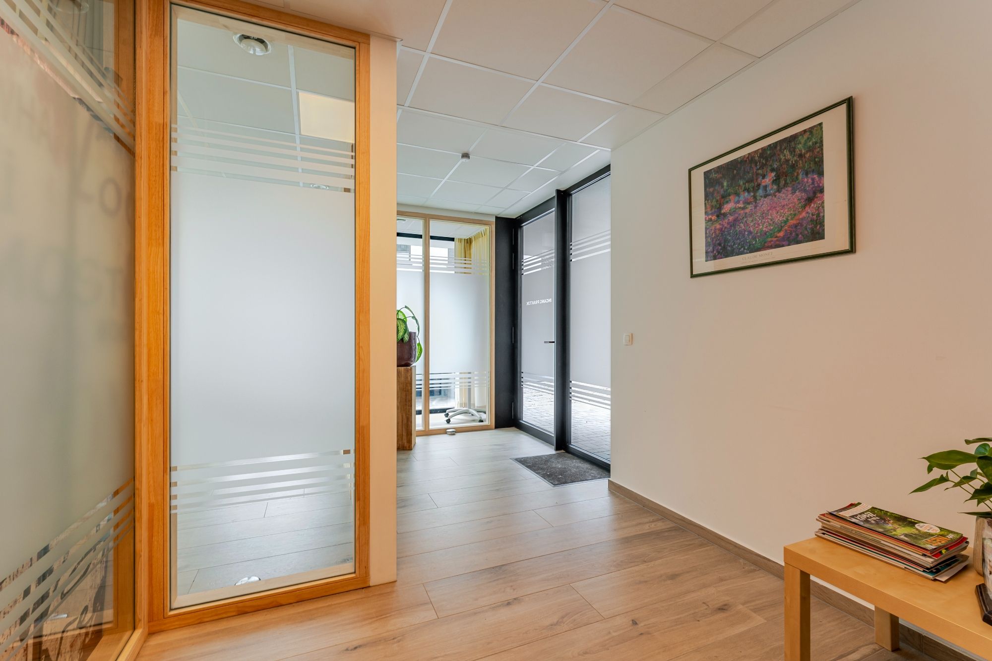 Groot (140m²) gelijkvloers appartement met praktijkruimte, 2 (mog. 3) slaapkamers en ruim terras/koer foto 14