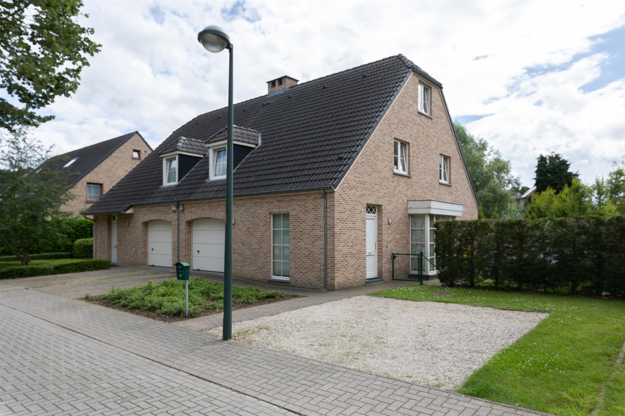 Ruime 3-gevelwoning te Sterrebeek foto {{pictureIndex}}