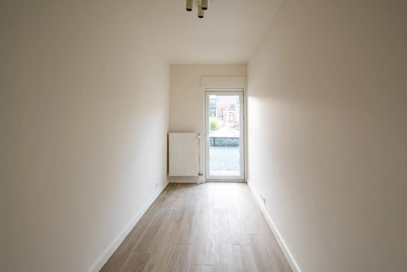 Volledig gerenoveerd appartement met 2 slk en terras foto 9