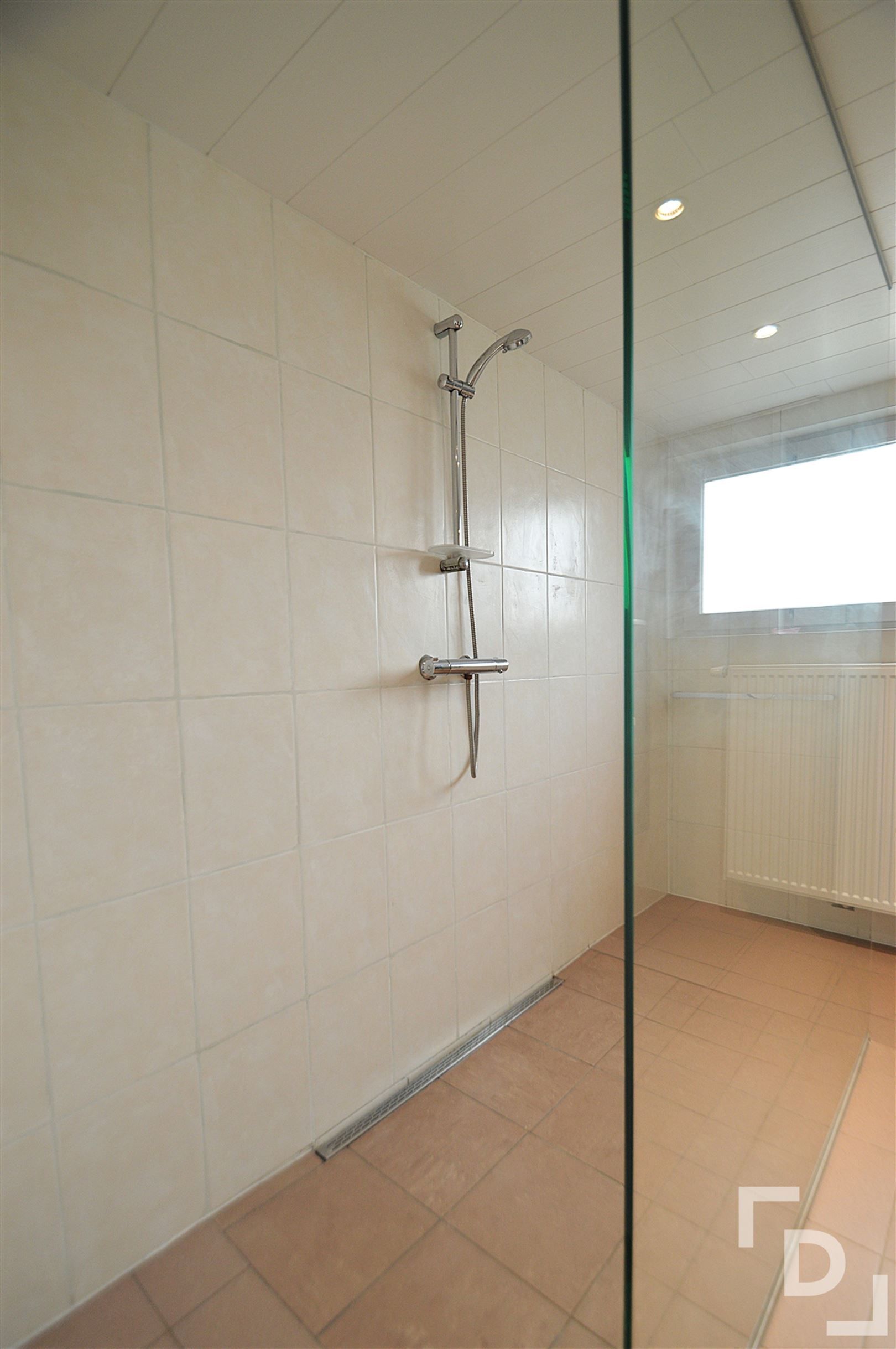 Instapklare woning met 4 slaapkamers en tuin te huur. foto 10