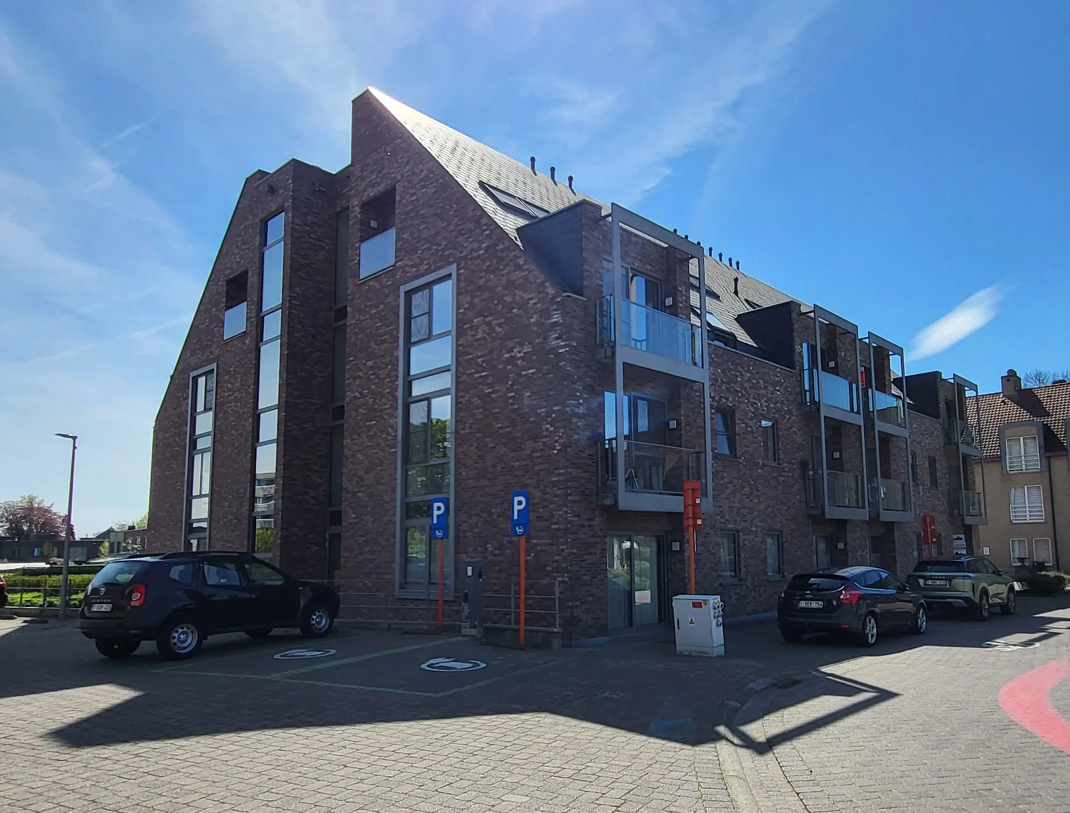 Instapklaar en energiezuinig appartement (66 m²) met zuidgerichte terrassen, ideaal gelegen in een rustige dorpsomgeving op wandelafstand van winkels, openbaar vervoer en scholen.  foto 34