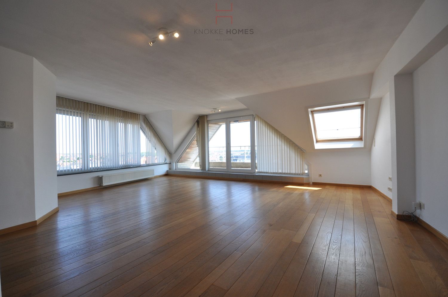 Instapklaar duplexappartement met zuidterras en open zicht vlakbij het Albertstrand foto 2