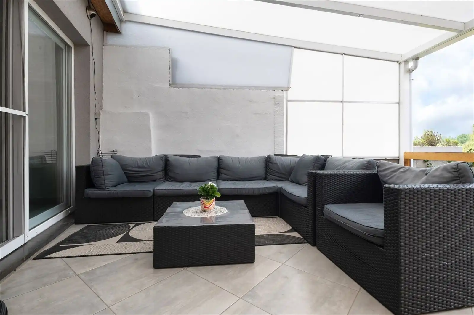 Modern afgewerkte en gerenoveerde gezinswonig met tuin op 2are93 foto 21