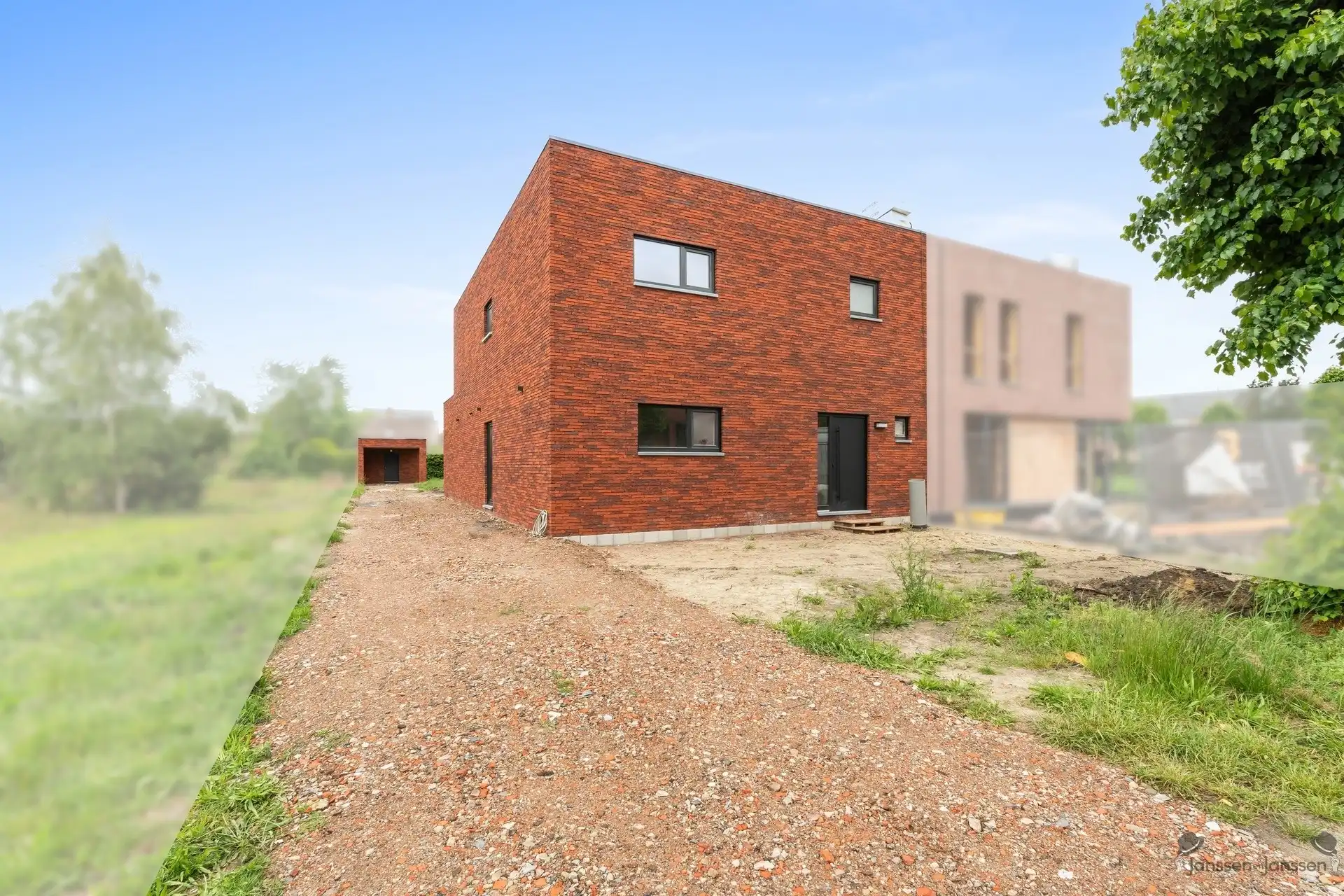 Te Huur - Ruime HO nieuwbouwwoning met 3 (+1) slpk en tuin foto {{pictureIndex}}