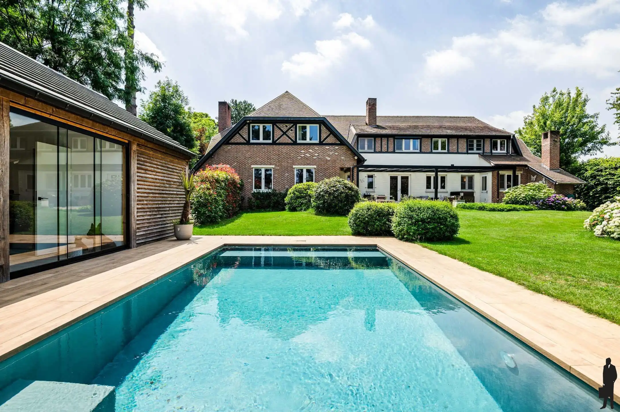 Exclusieve villa met zwembad en professionele ruimte foto 15