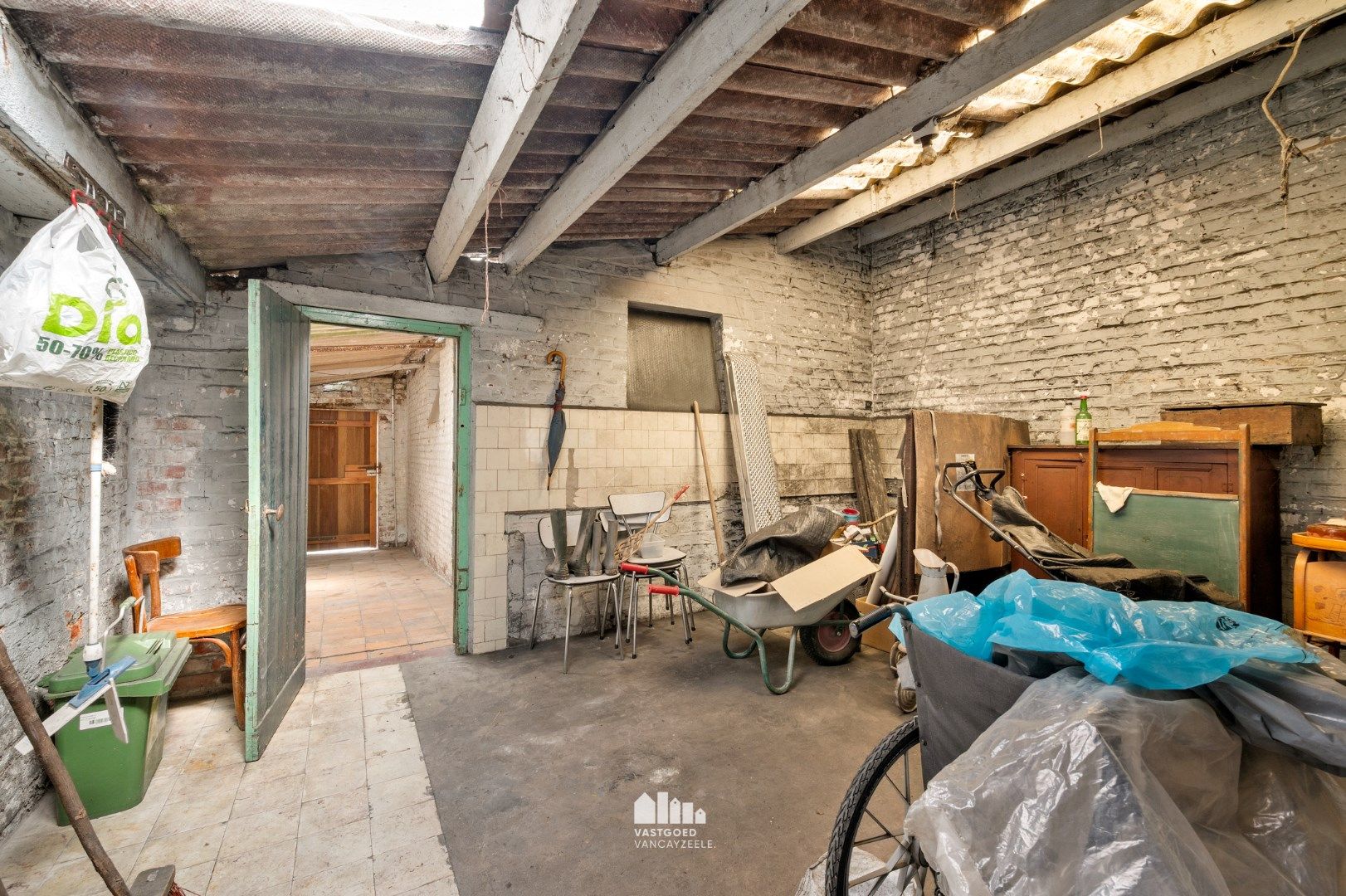 Te renoveren karaktervolle woning met garage in de dorpskern op een perceel van 1.180m².   foto 11