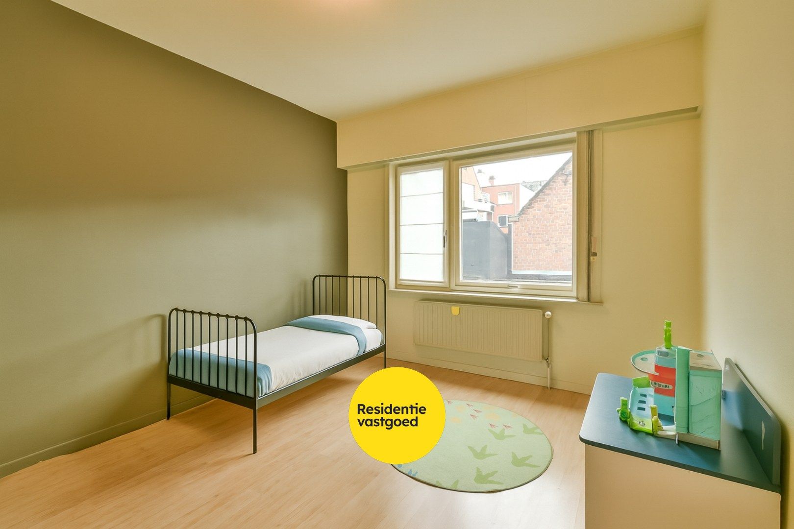 Ruime, centraal gelegen gezinswoning met dakterras en 5 slaapkamers!  foto 9