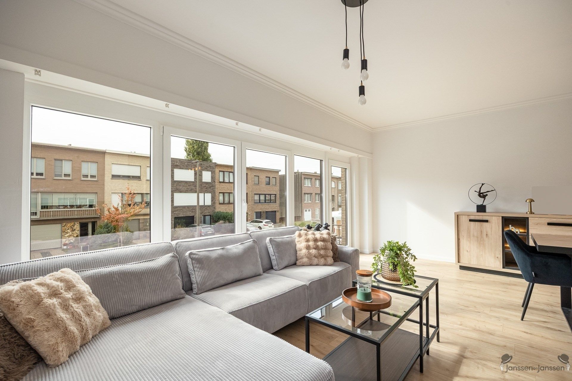 Prachtige en ruime gezinswoning in Stabroek met veel licht en een moderne afwerking. foto 5