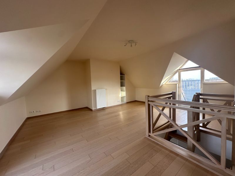 Ruim appartement inclusief kelderberging en garage! foto 13