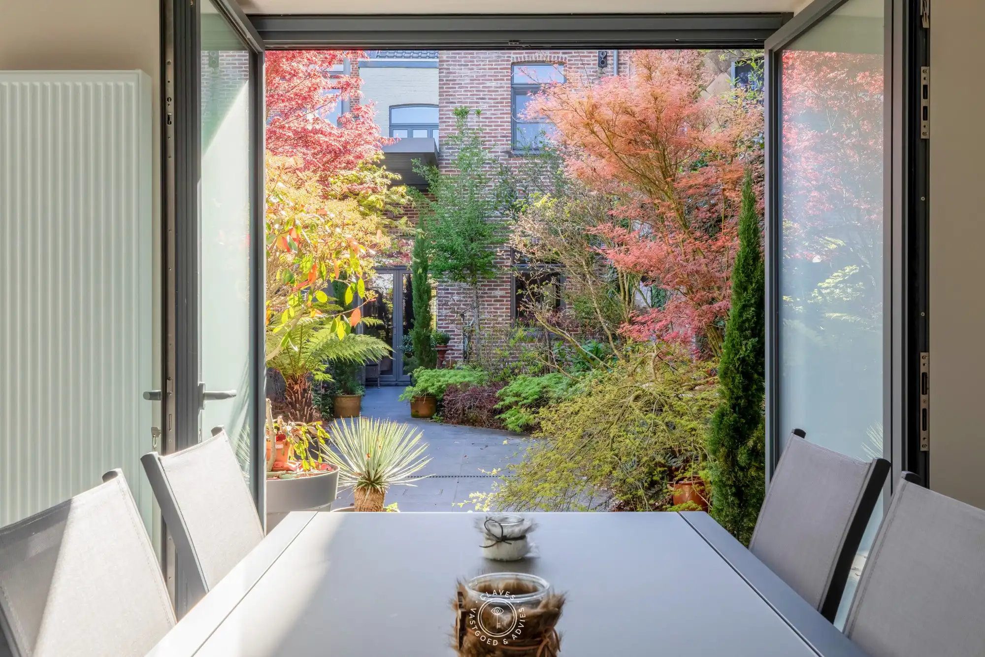 Uniek gerenoveerd herenhuis met multifunctioneel bijgebouw foto 25