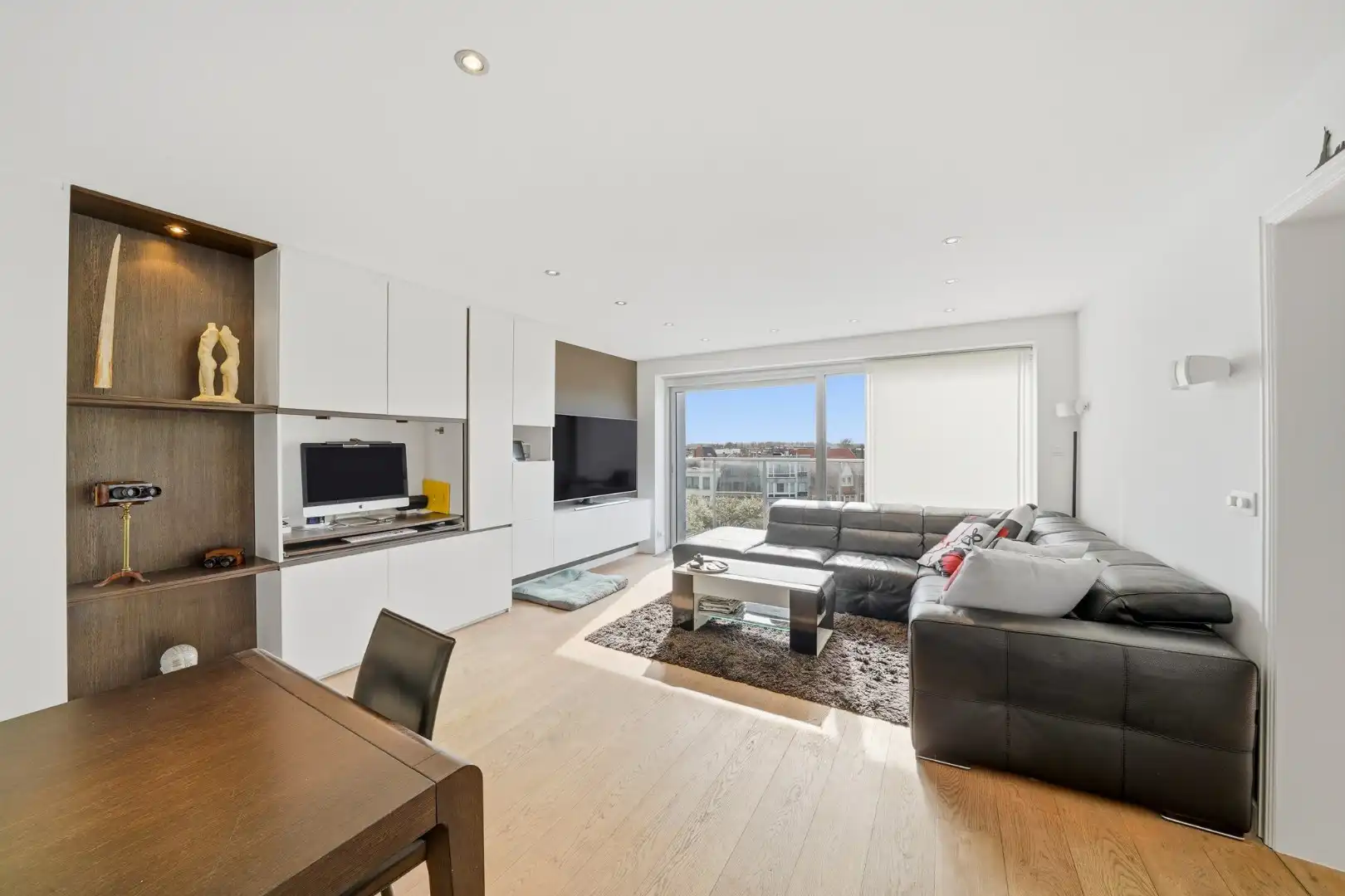 Instapklaar 3-slaapkamerappartement met garage en staanplaats in Oostende foto 5