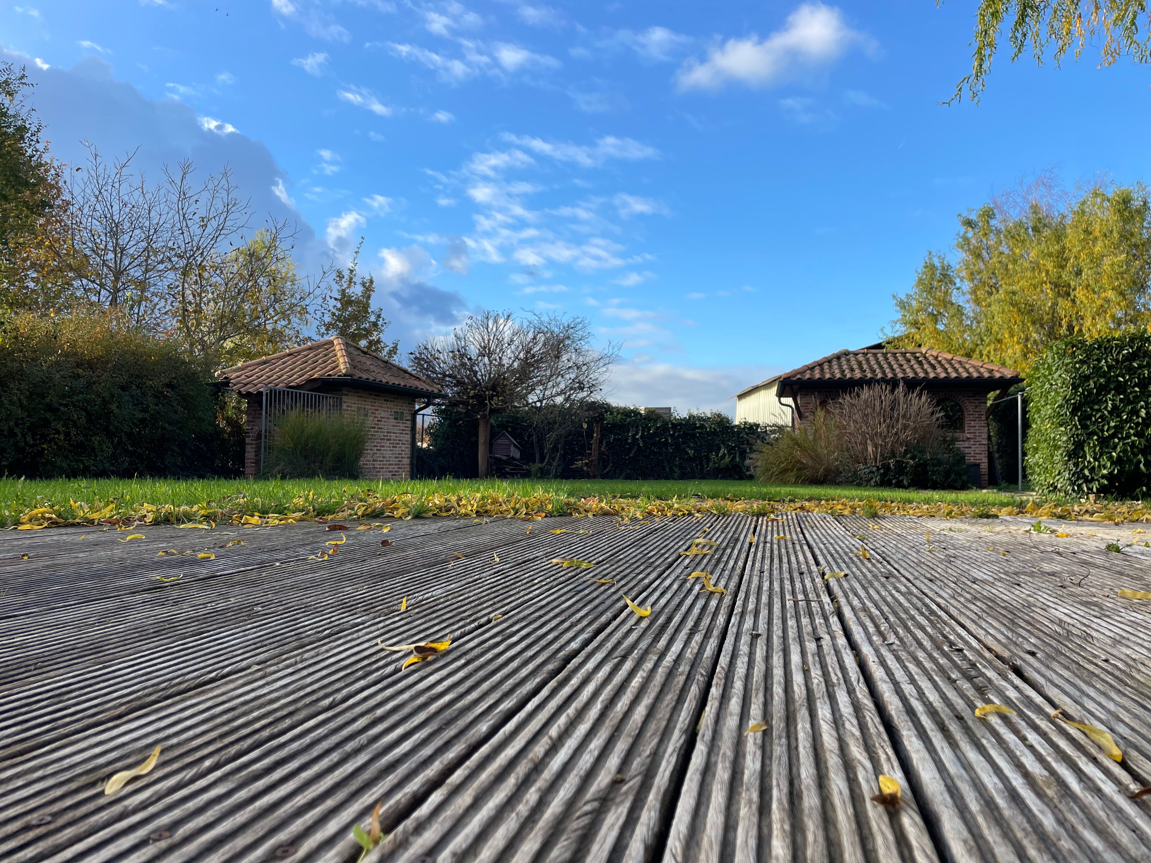 Ruime bungalow met drie slaapkamers en inpandige garage op een perceel van 10a37ca. foto 31