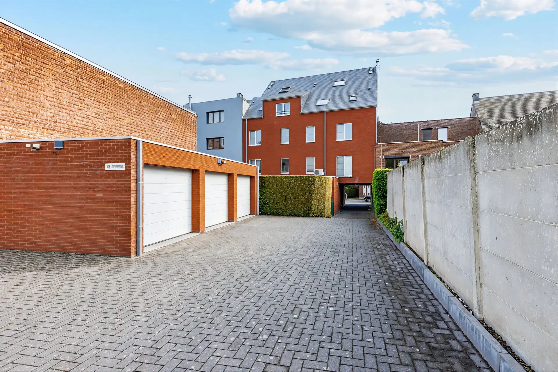 Instapklaar appartement met terras op uitstekende ligging in Erembodegem foto 21