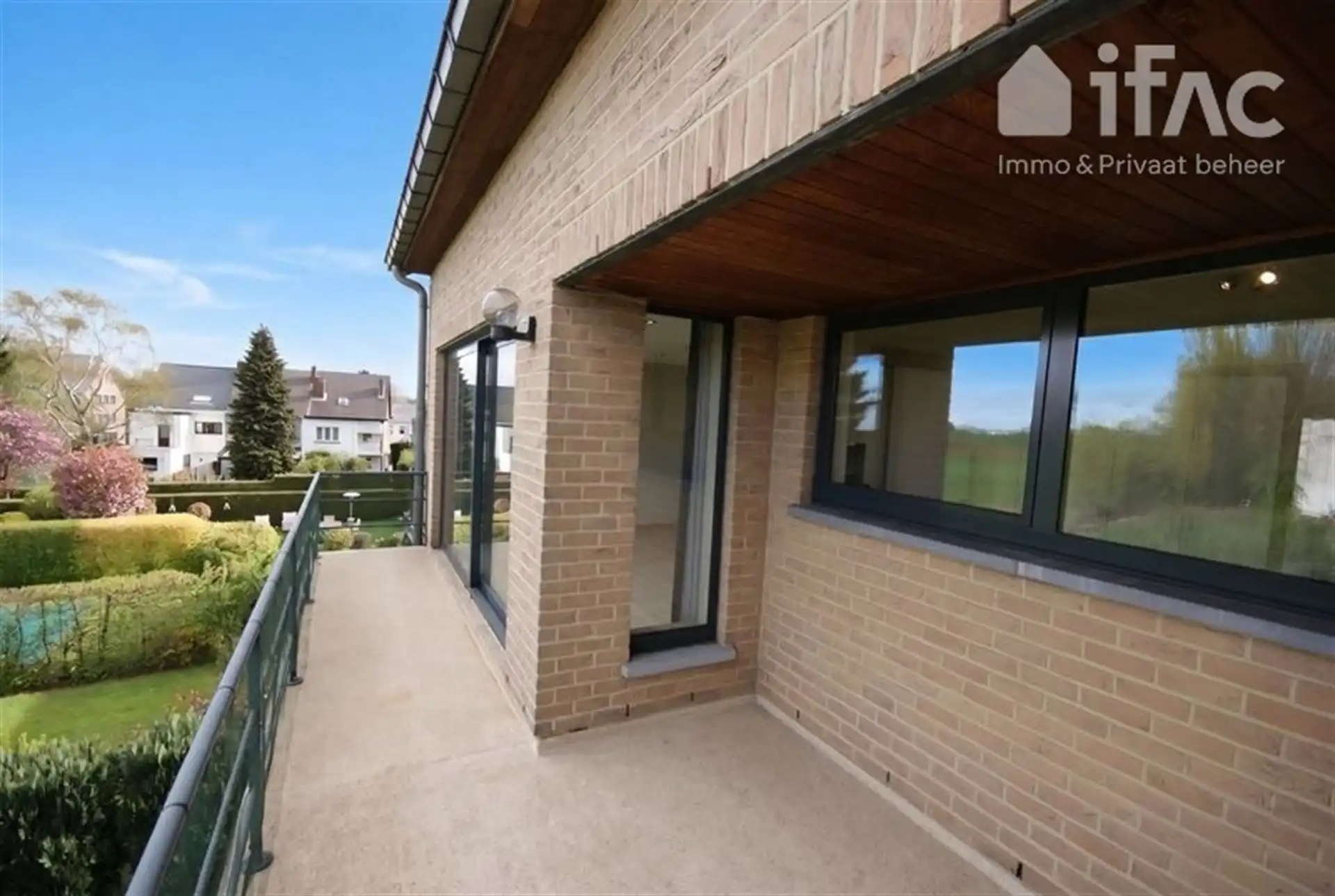 Moderne duplex met 3 slaapkmrs leuk terras en dubbele garage foto 4