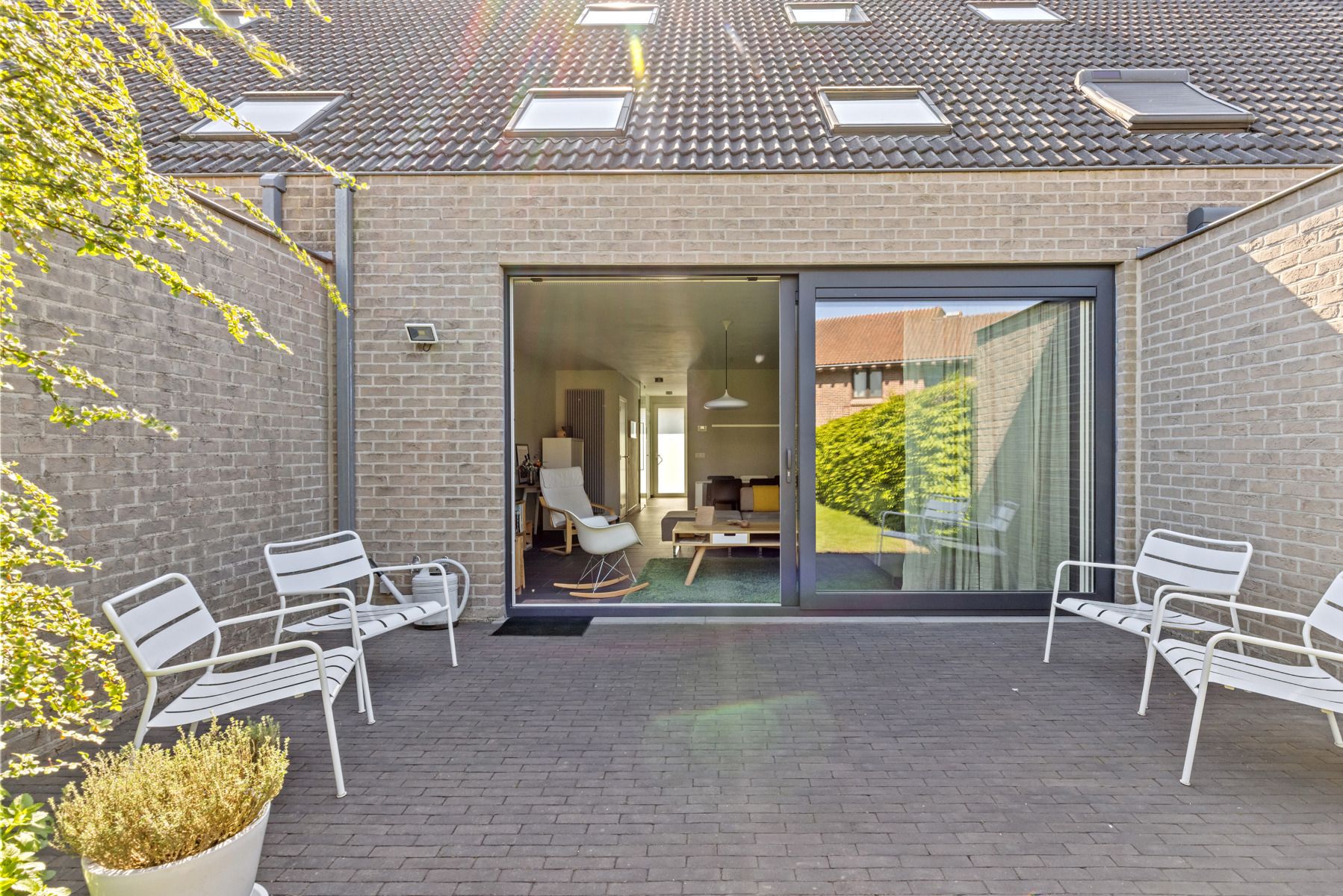 Instapklare gezinswoning met tuin en 4 slpks foto 8