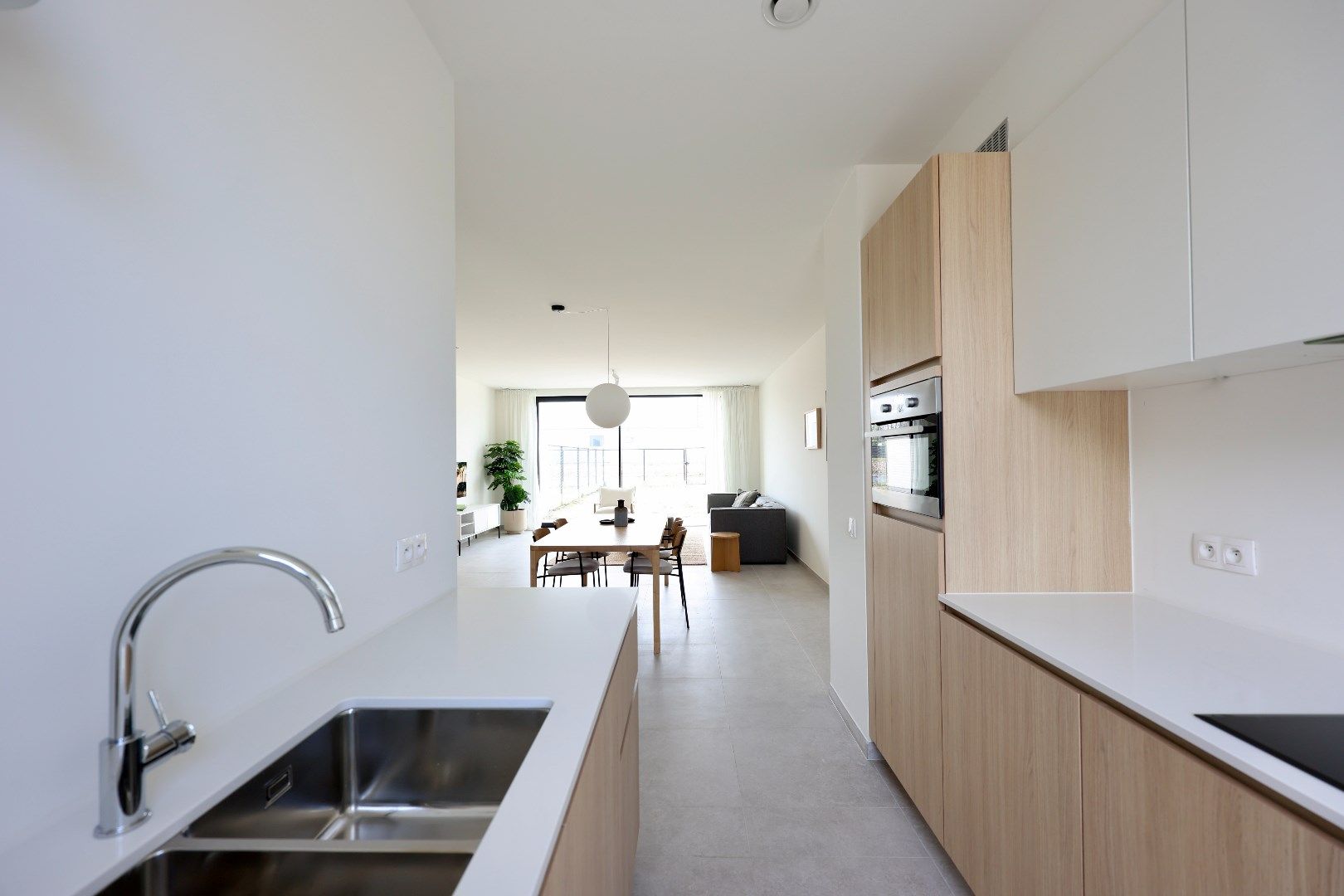 Prachtige energiezuinige nieuwbouwwoning met 3 slaapkamers en tuin met terras foto 2