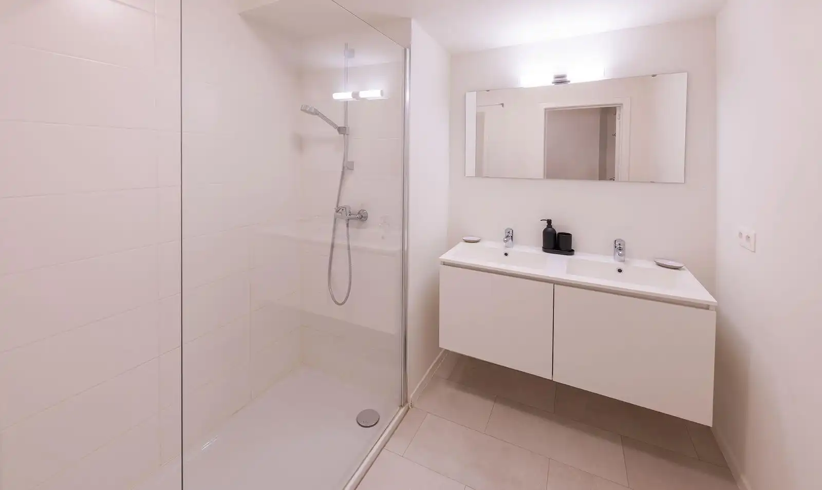 Prachtig 2-slaapkamerappartement met frontaal zeezicht foto 14