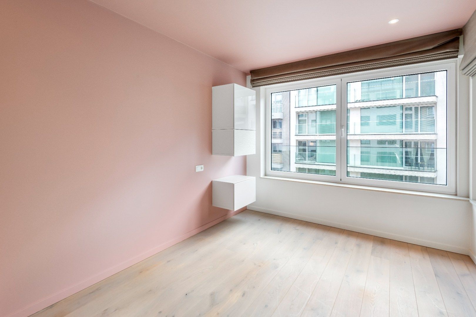 Ruim woonappartement gelegen op wandelafstand van de Zeedijk en het centrum van Knokke. Aankoop inpandige box mogelijk. foto 19