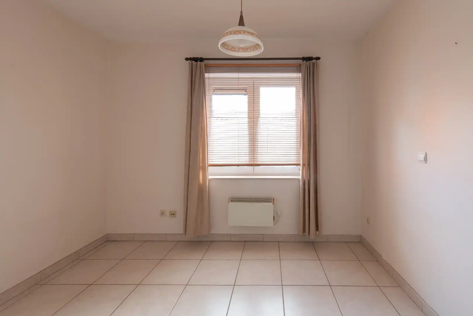 Centraal gelegen, ruim 2 slaapkamerappartement op wandelafstand van de Zeedijk. foto 12