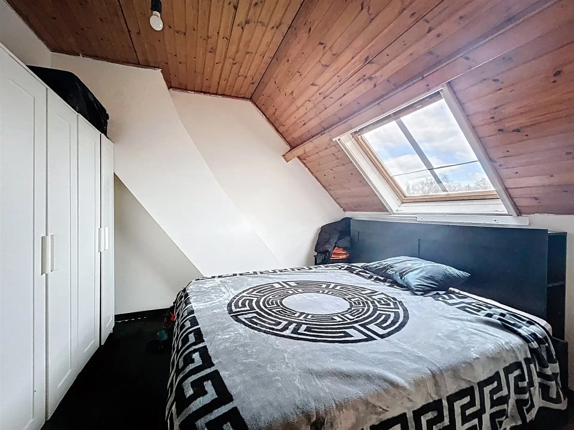 Handelspand met woongelegenheid + 2 app foto 22