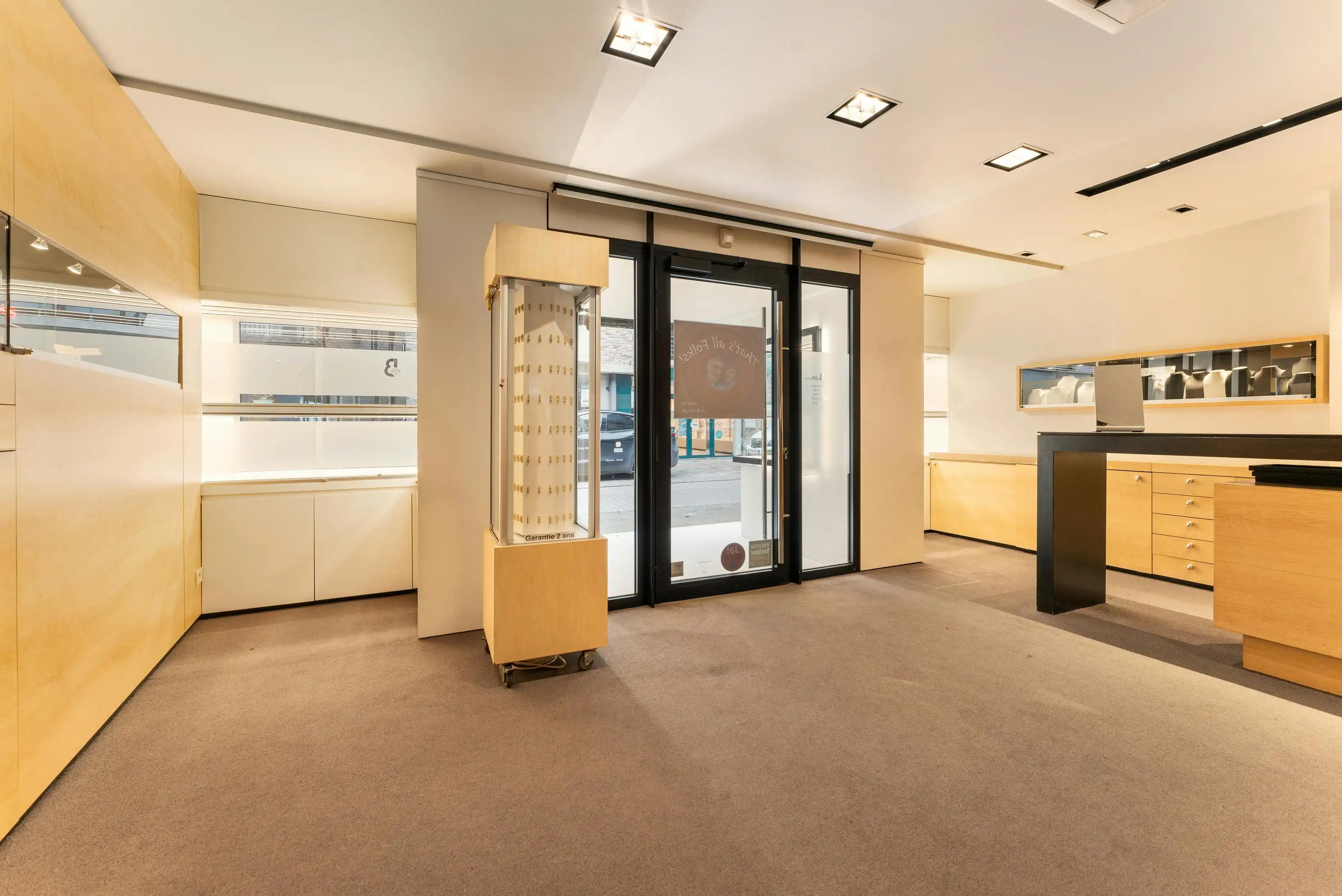 Ruime woning met handelsgelijkvloers en appartement in het centrum van Veurne. foto 23