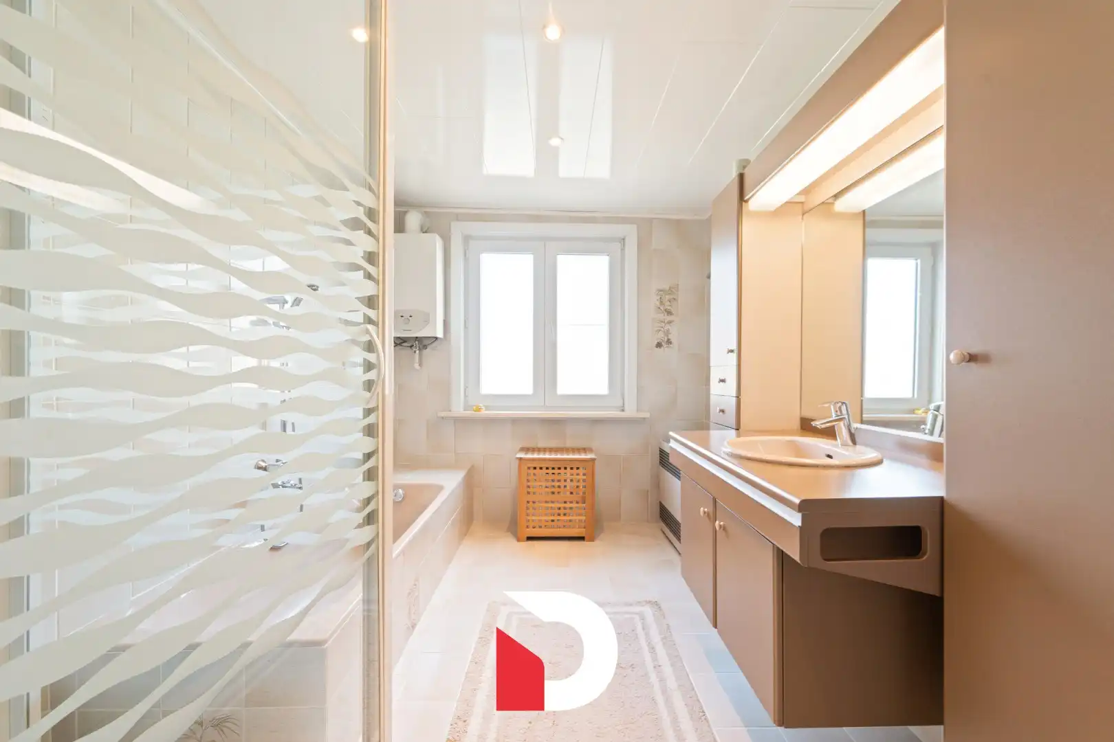 Riante burgerwoning te Kristus-Koning met 4 slk tuin en garagebox foto 16