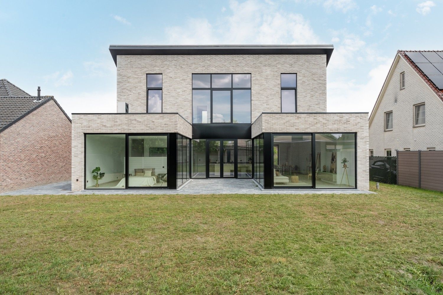 Prachtige luxueuze villa met enorme raampartijen foto 39