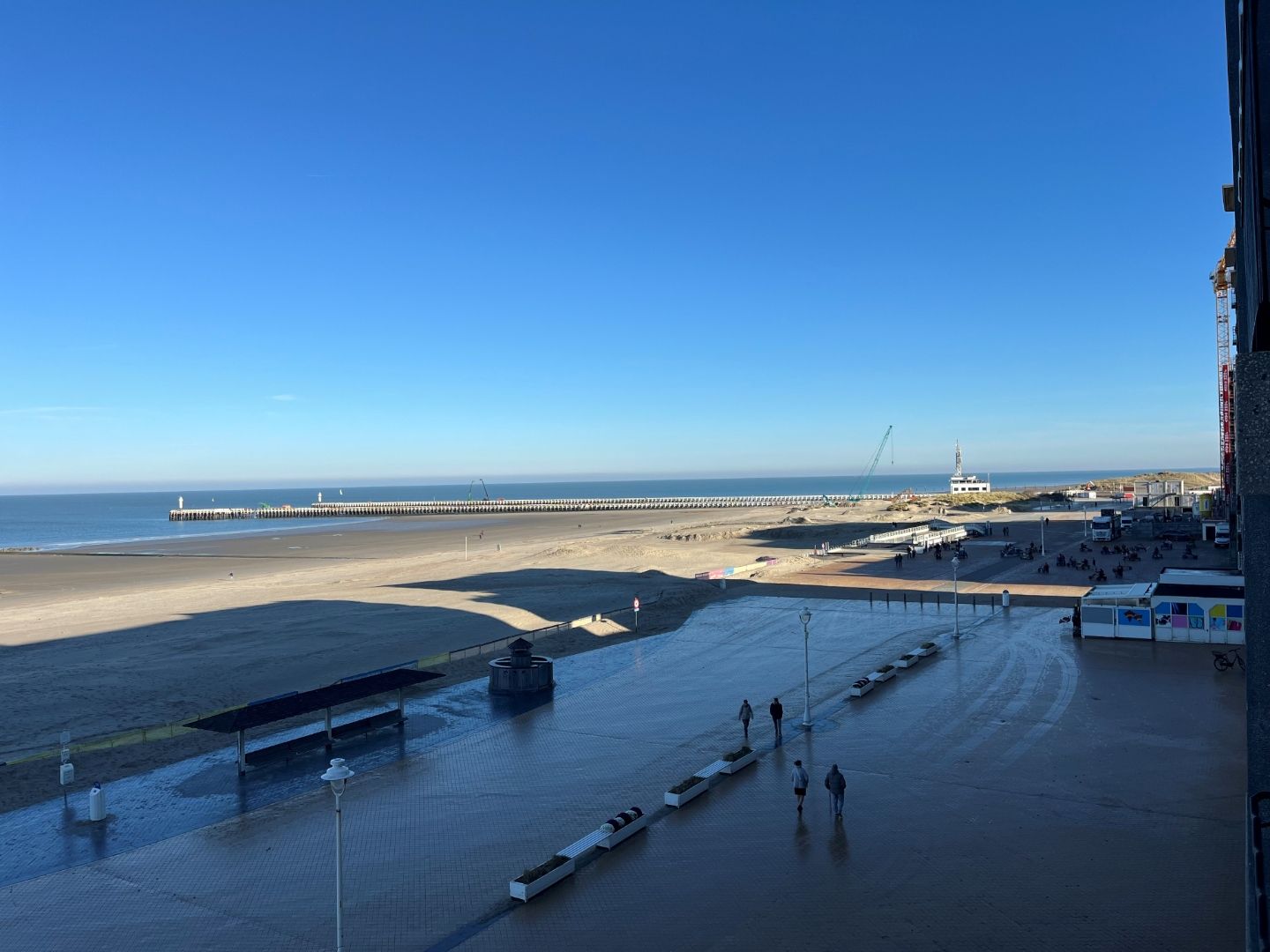 Gerenoveerd  twee slaapkamer appartement met frontaal zeezicht én centrale ligging foto 11