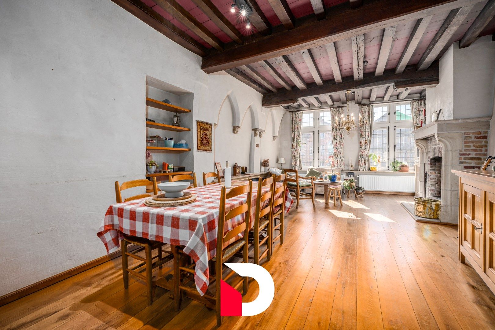 Karaktervolle / historische burgerwoning op het Jan Van Eyckplein te Brugge. foto 5