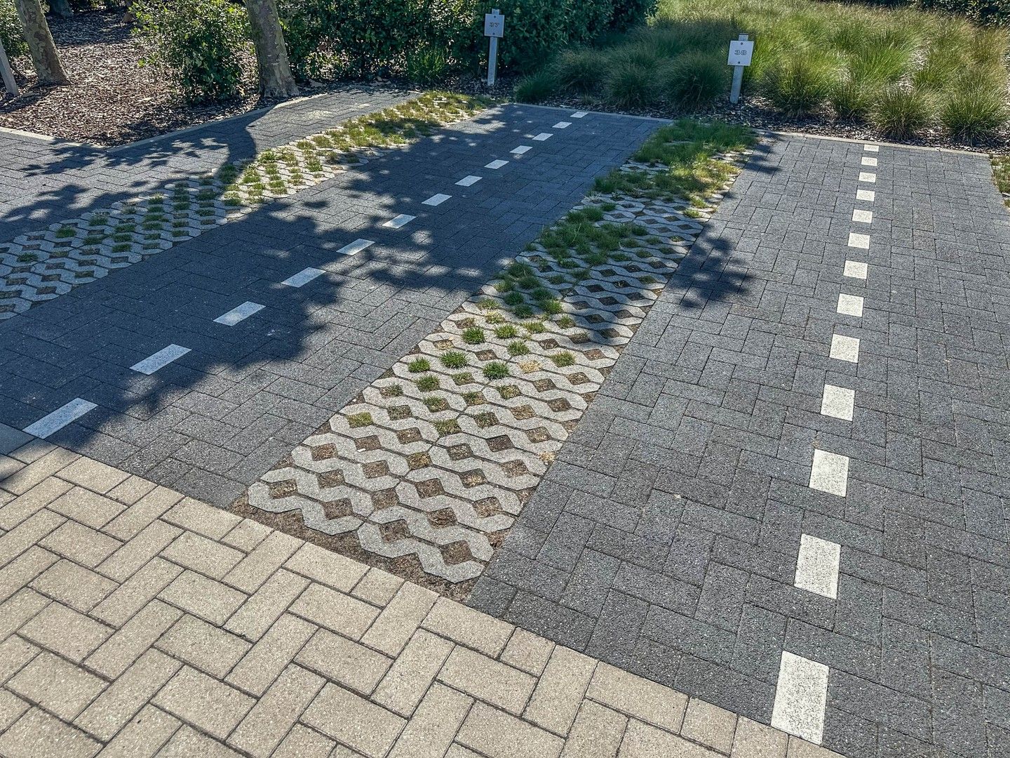 Volledig gerenoveerde vakantiewoning met zonnig terras, tuin en parking. foto 17