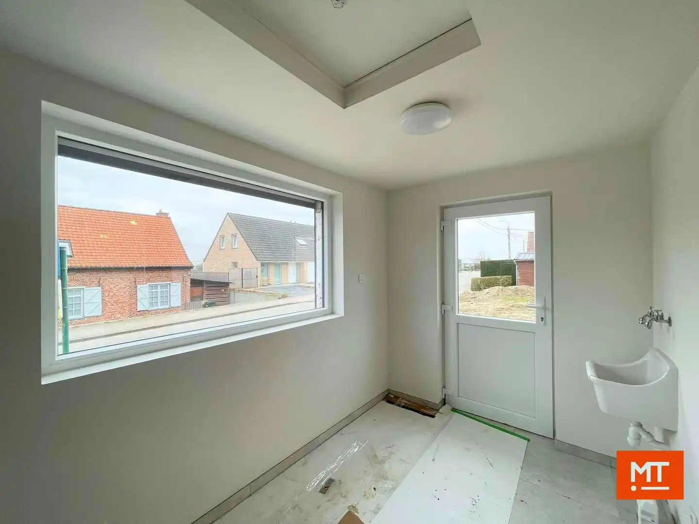 Gerenoveerde halfopen woning te huur in de dorpskern van Beselare foto 13