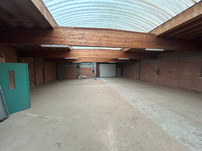 Loods van 480 m² + 2 parkings foto 5