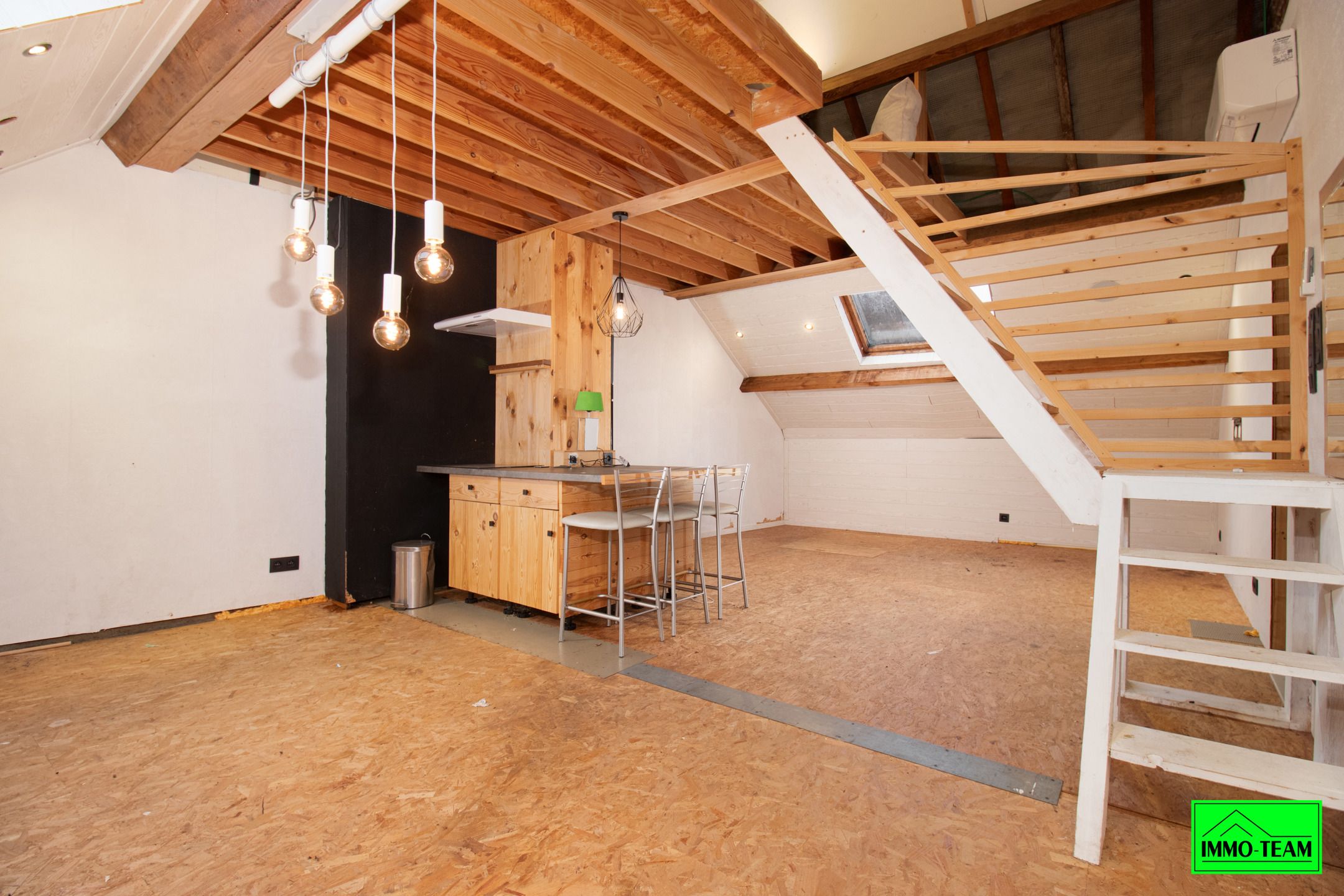 Ruim café met woongelegenheid nabij centrum foto 11