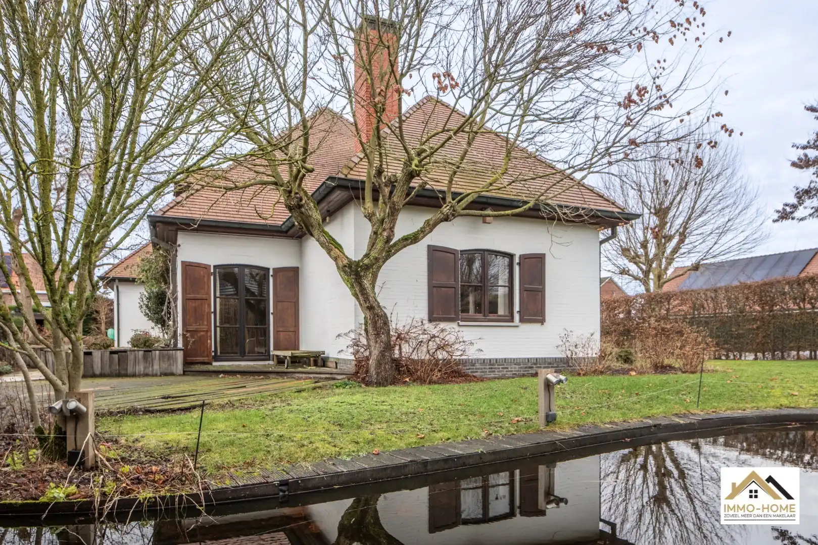 Stijlvolle en ruime villa op toplocatie te Merelbeke  foto {{pictureIndex}}
