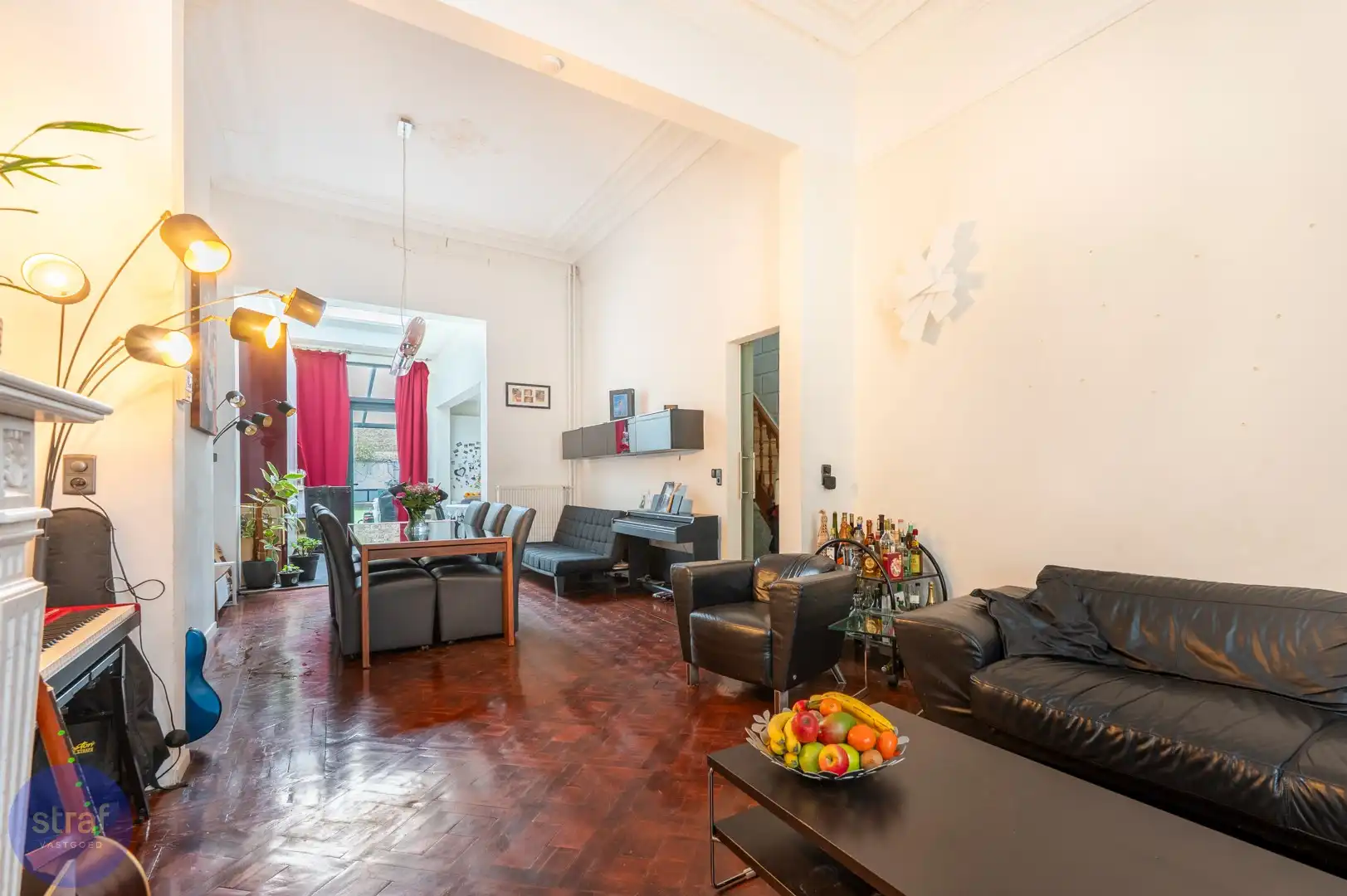 Klassevol Herenhuis met 6 slaapkamers met grote zonnige tuin foto 8