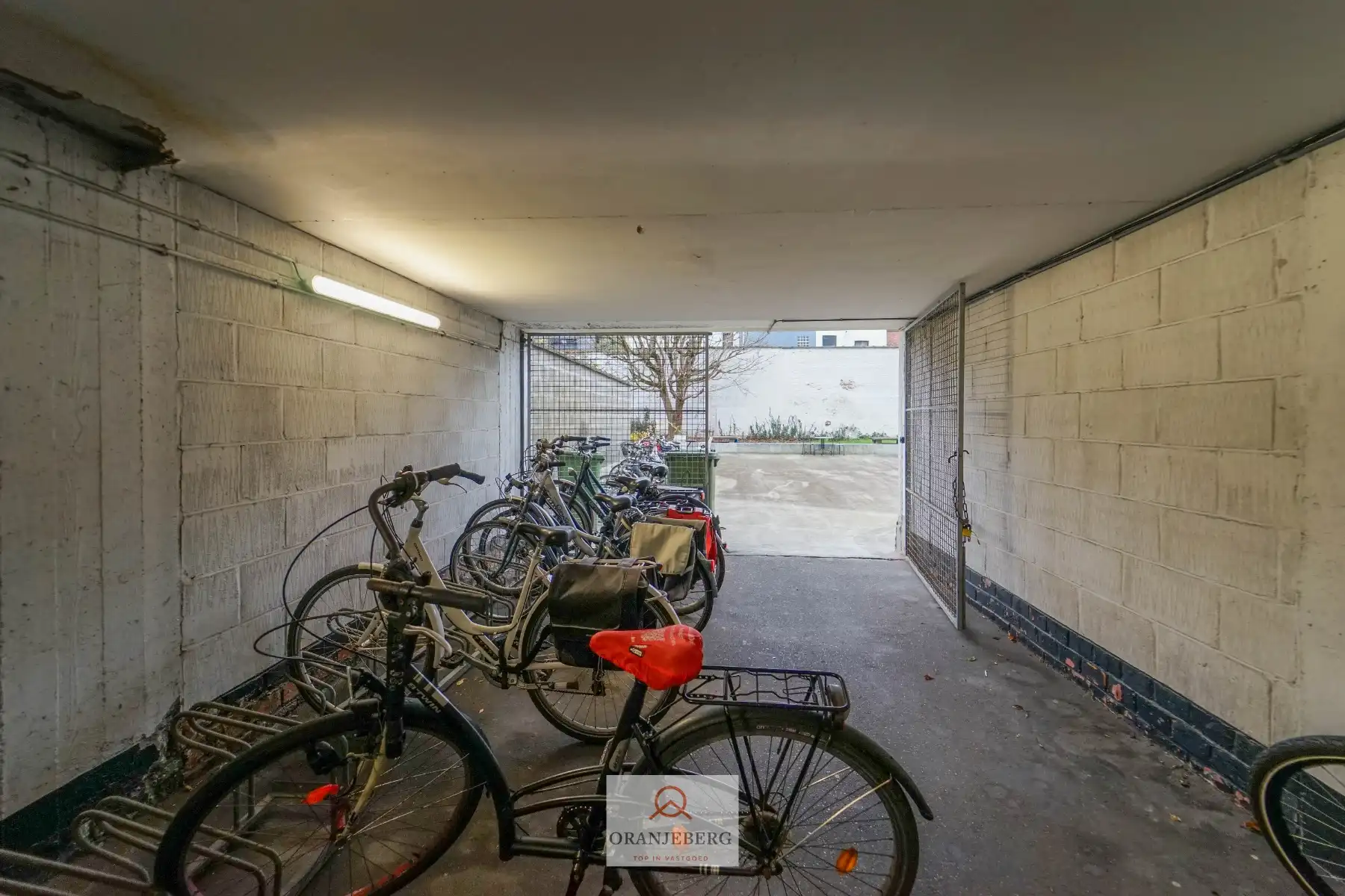 Instapklaar gelijkvloers appartement aan Keizerspark met gemeenschappelijke buitenruimte en fietsenstalling foto 10