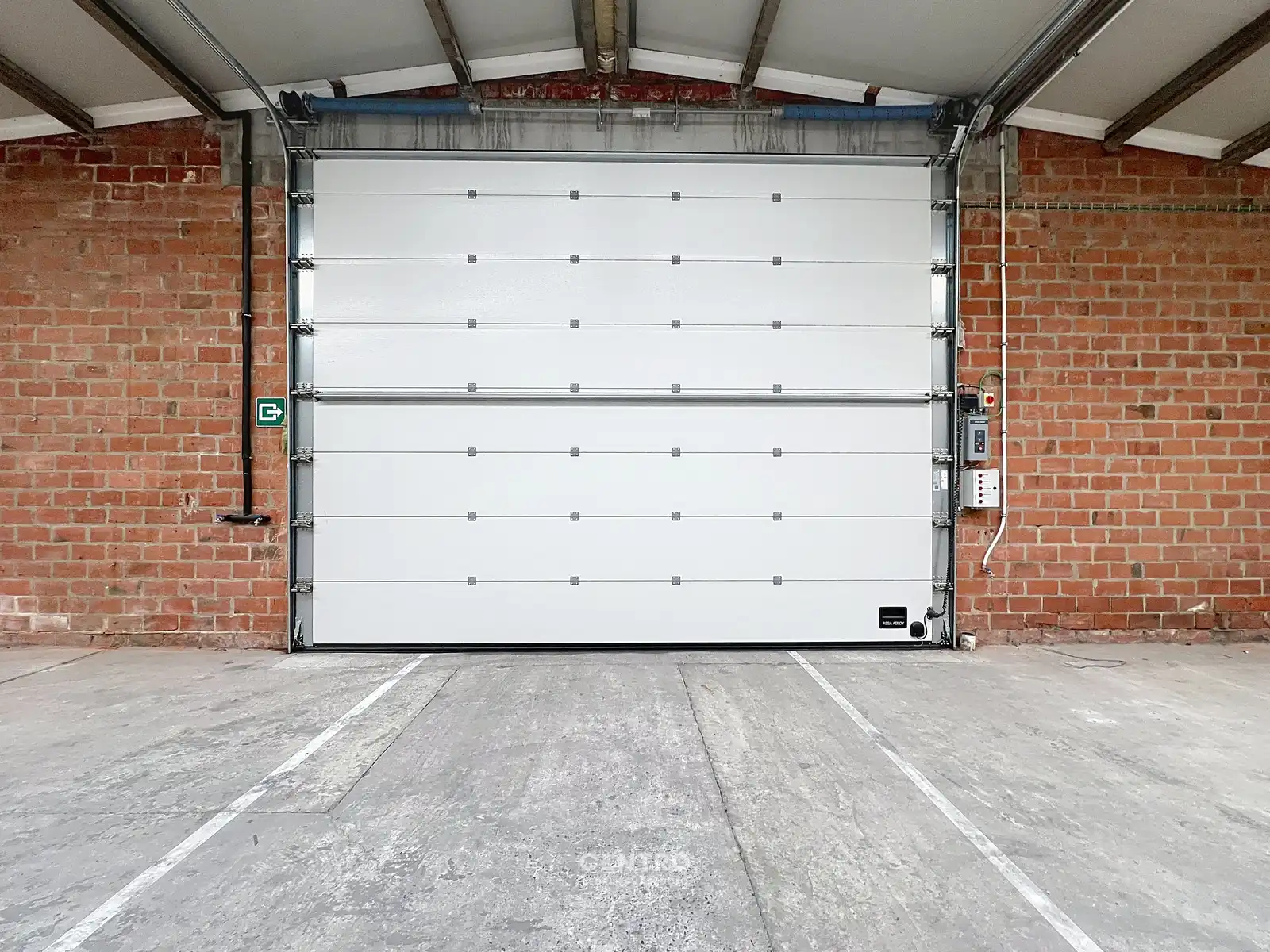 Magazijn van 2.400 m², extra parking en geïntegreerde kantoorruimte in nabijheid van vele baanwinkels vlak bij de RING van Poperinge ! foto 8