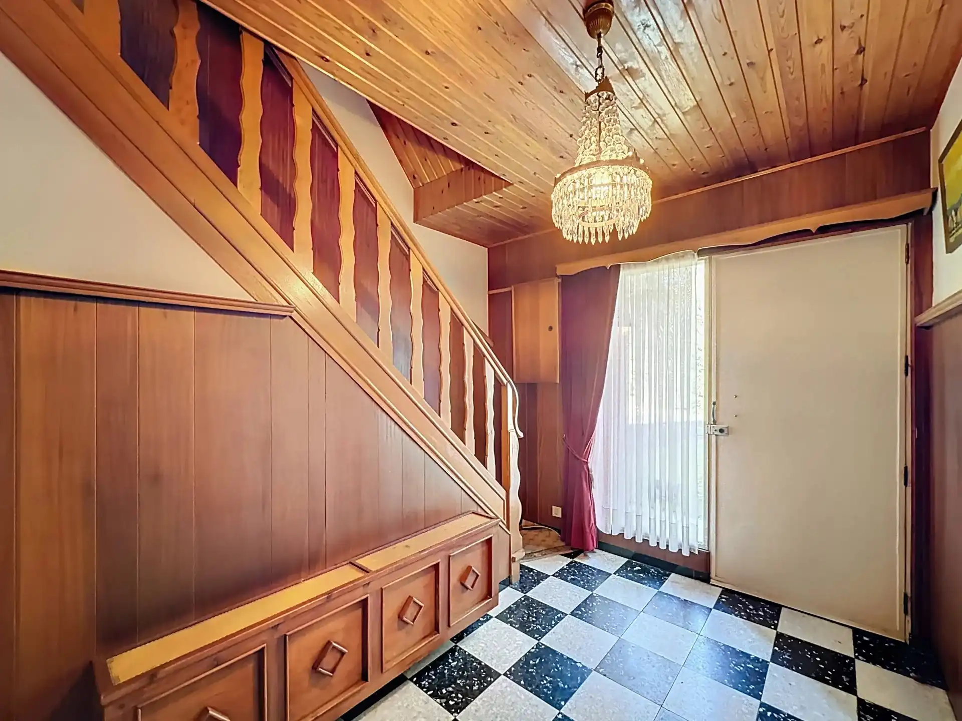 Te renoveren woning op een ruim perceel van 1350 m². foto 3