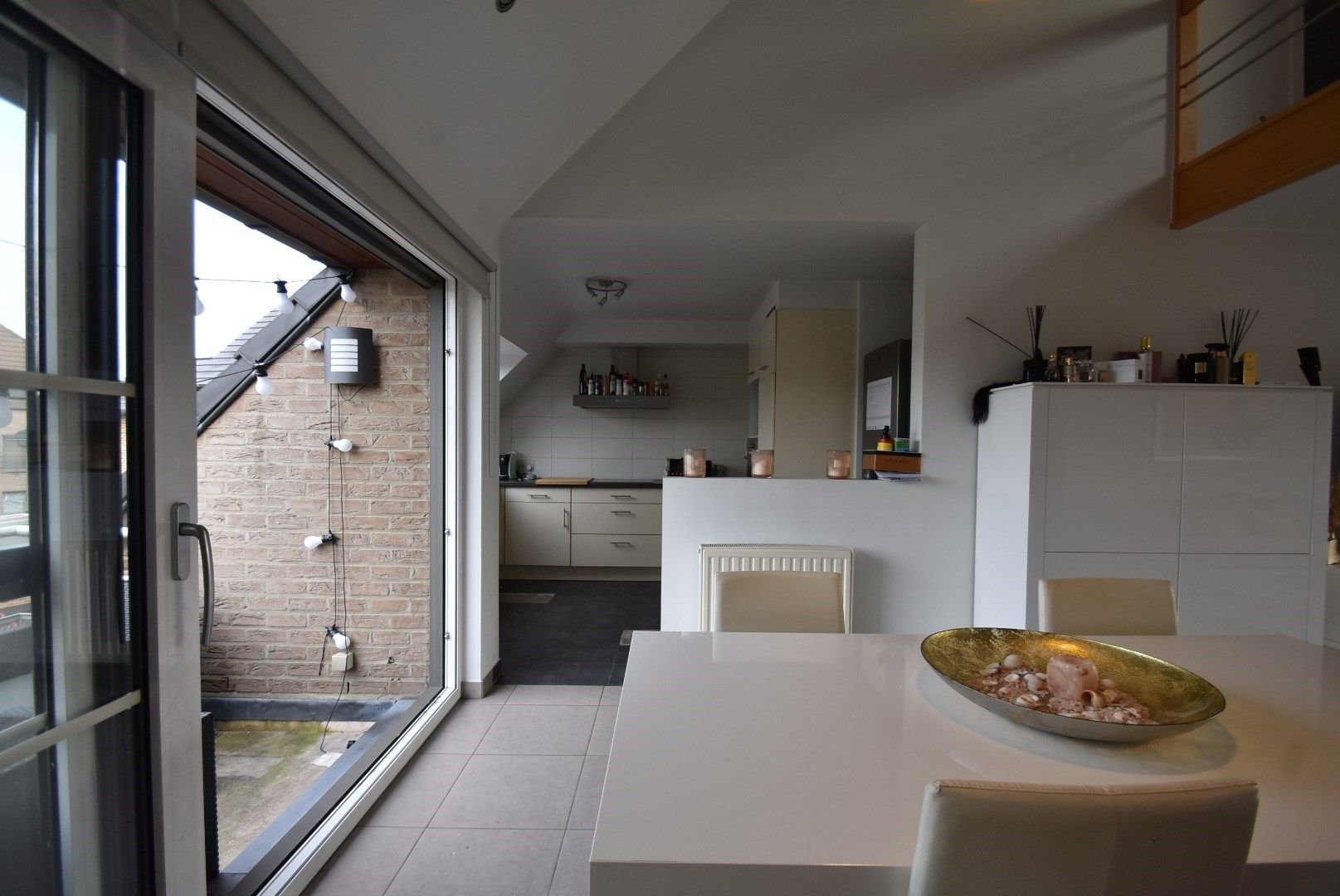 Ruim en luchtig Duplex appartement - 130 m² - met 3 slpk, bureauruimte, 2 terrassen en garage te Munsterbilzen foto 12