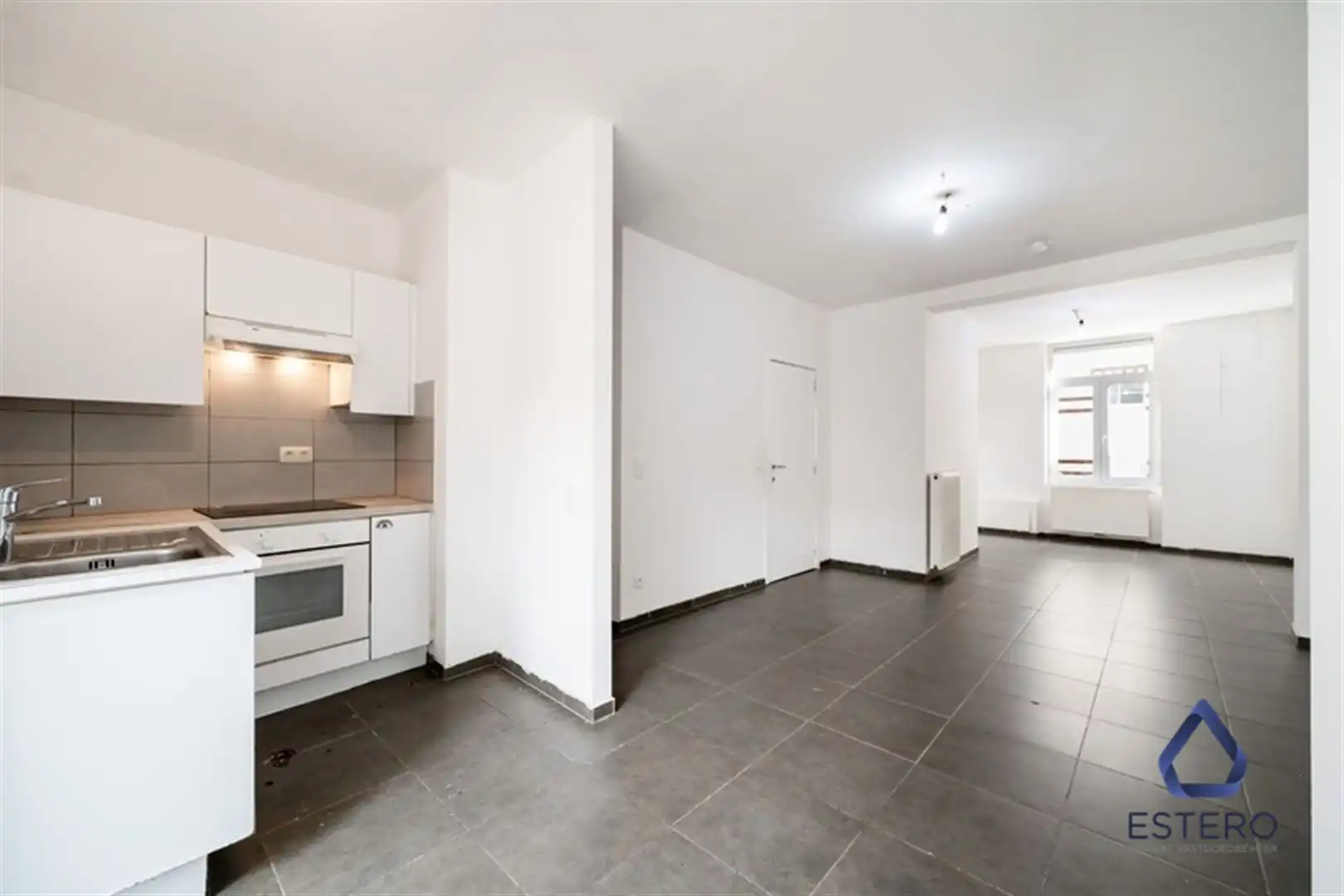 Gerenoveerde rijwoning met 4 slaapkamers in hartje Eeklo foto 3