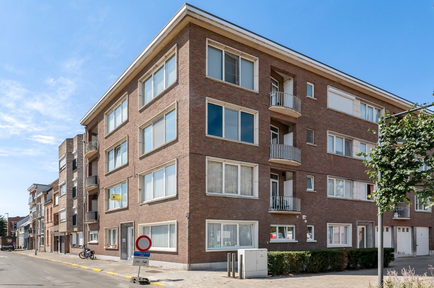 Gerenoveerd gelijkvloersappartement met twee slaapkamers. foto 22