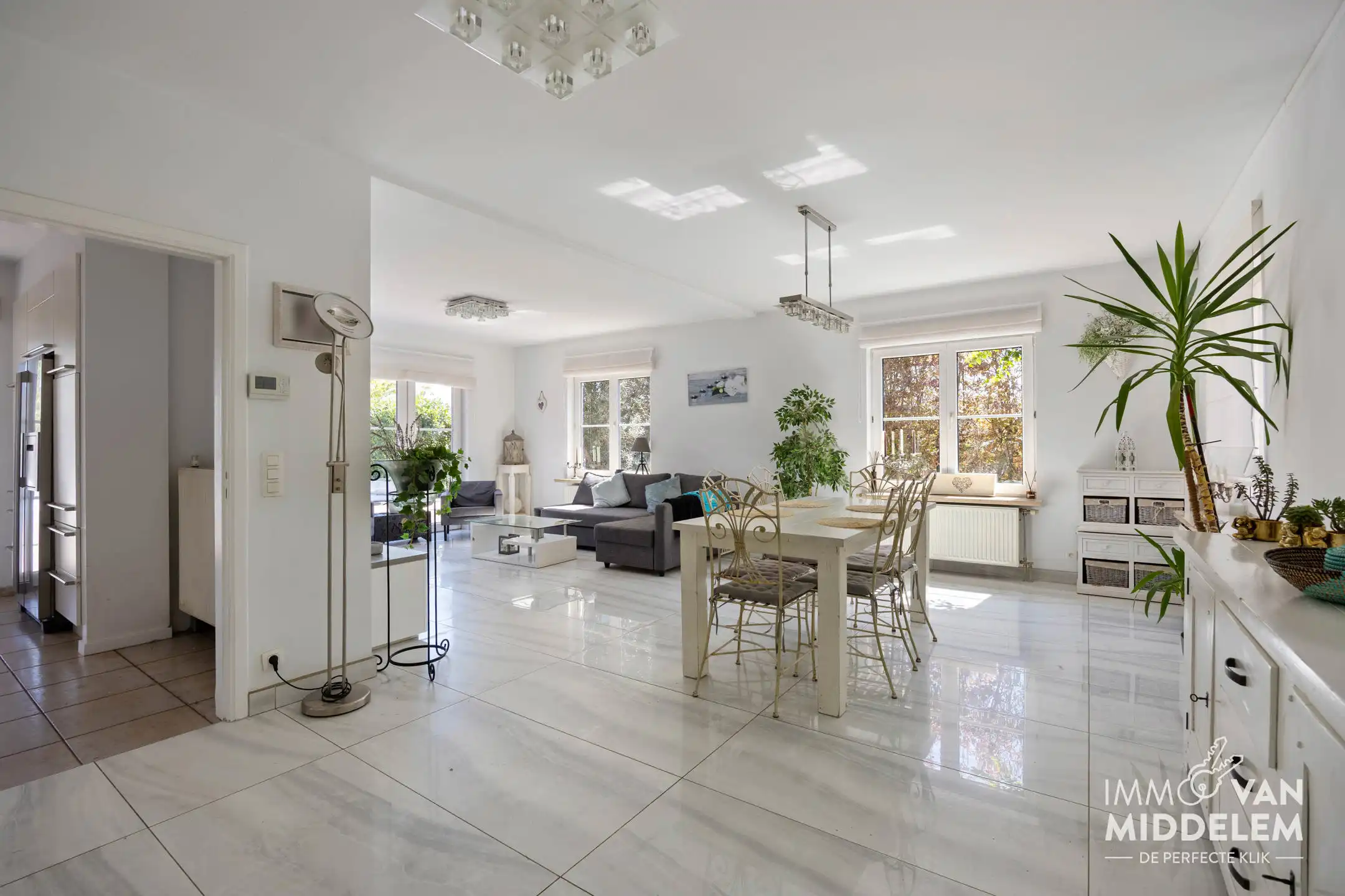 CHARMANTE VILLA MET ZWEMBAD EN VEELZIJDIG BIJGEBOUW foto 4