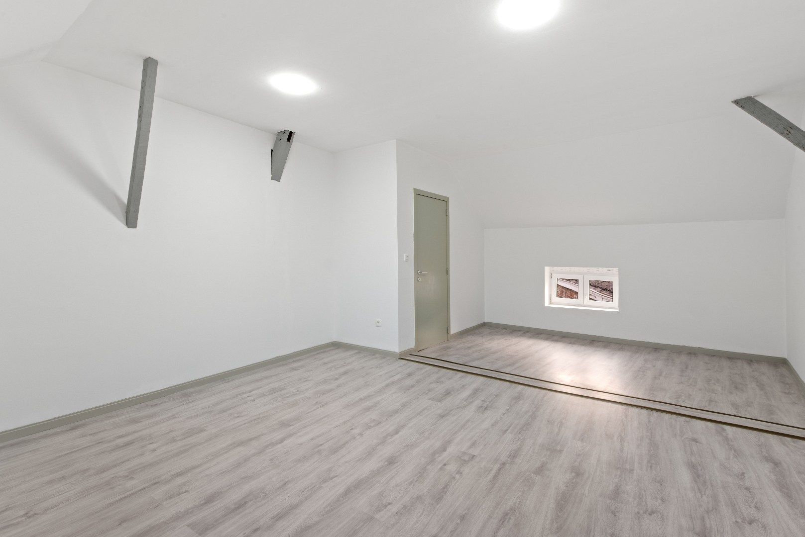 Polyvalente rijwoning met grote handelsruimte te Tienen foto 8