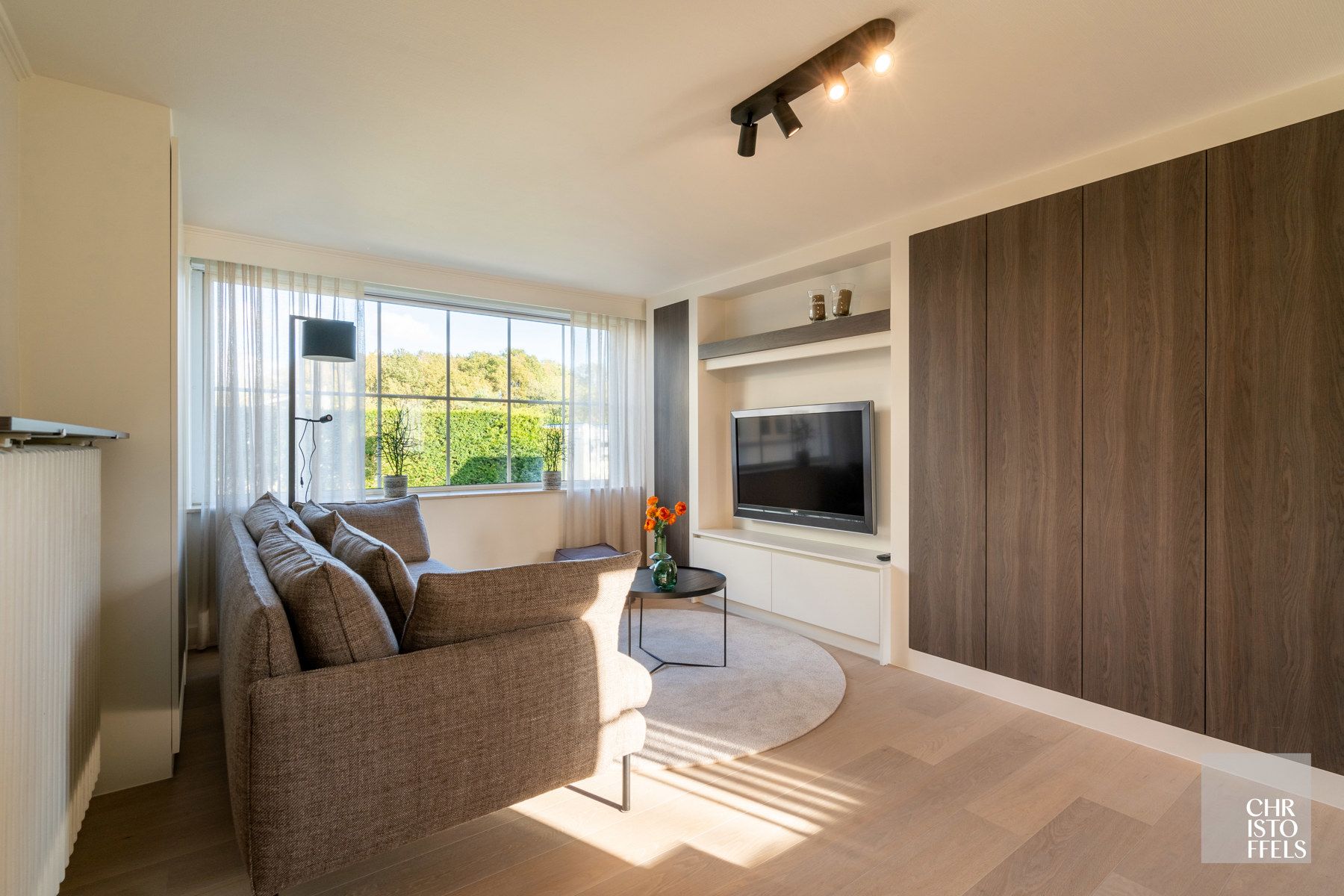 Eigentijdse villa (428m²) met zwembad en 2de woning (187m²) op perceel van 36a43ca.  foto 20