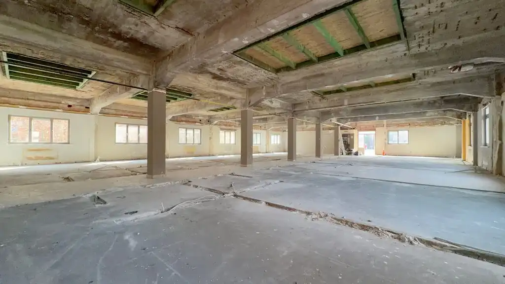 Kantoorrenovatieproject te koop vlakbij klaverblad in Gent foto 5