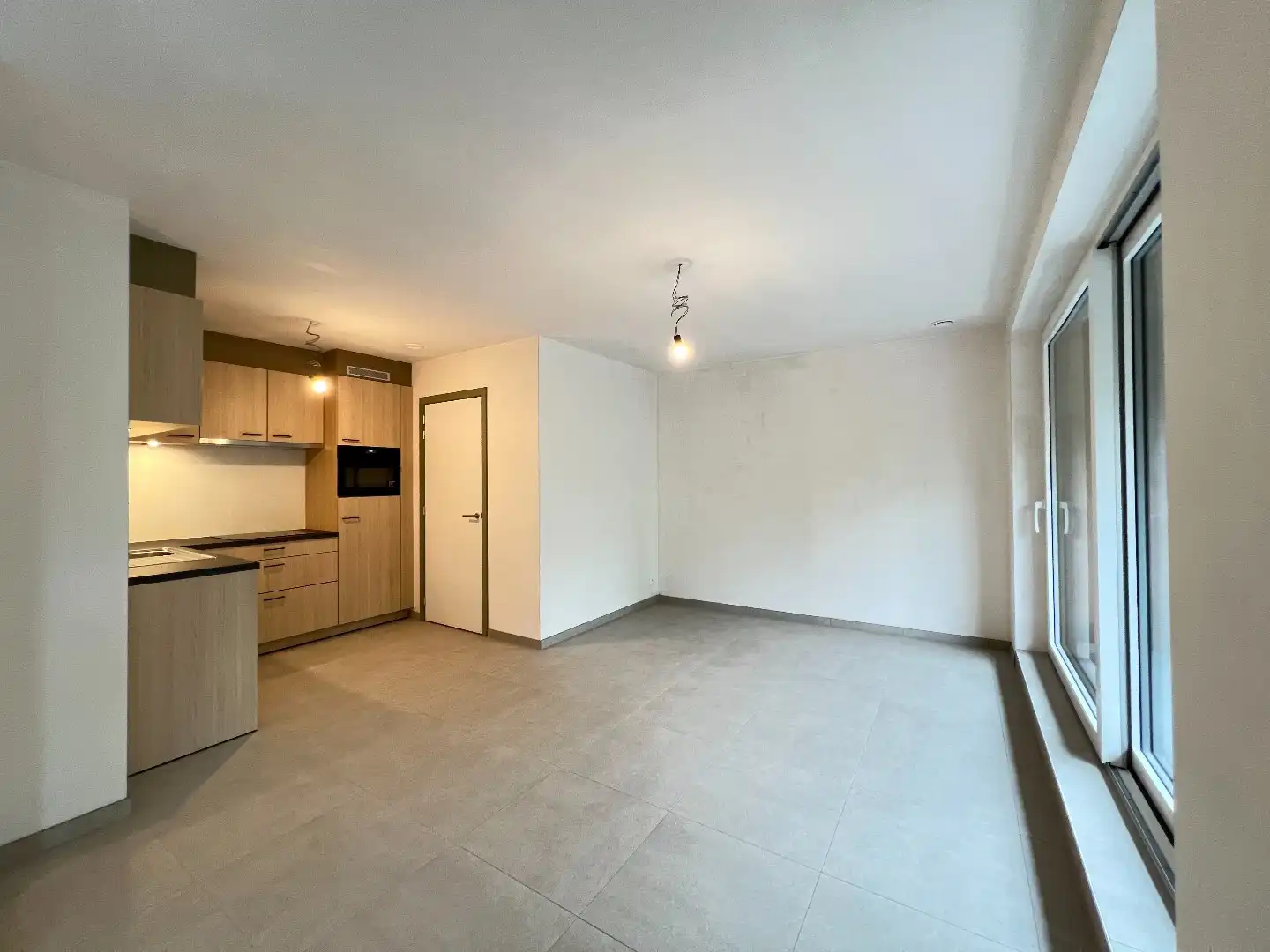 Nieuwbouwappartement met 2 slaapkamers en 2 terrassen te Ieper foto 4