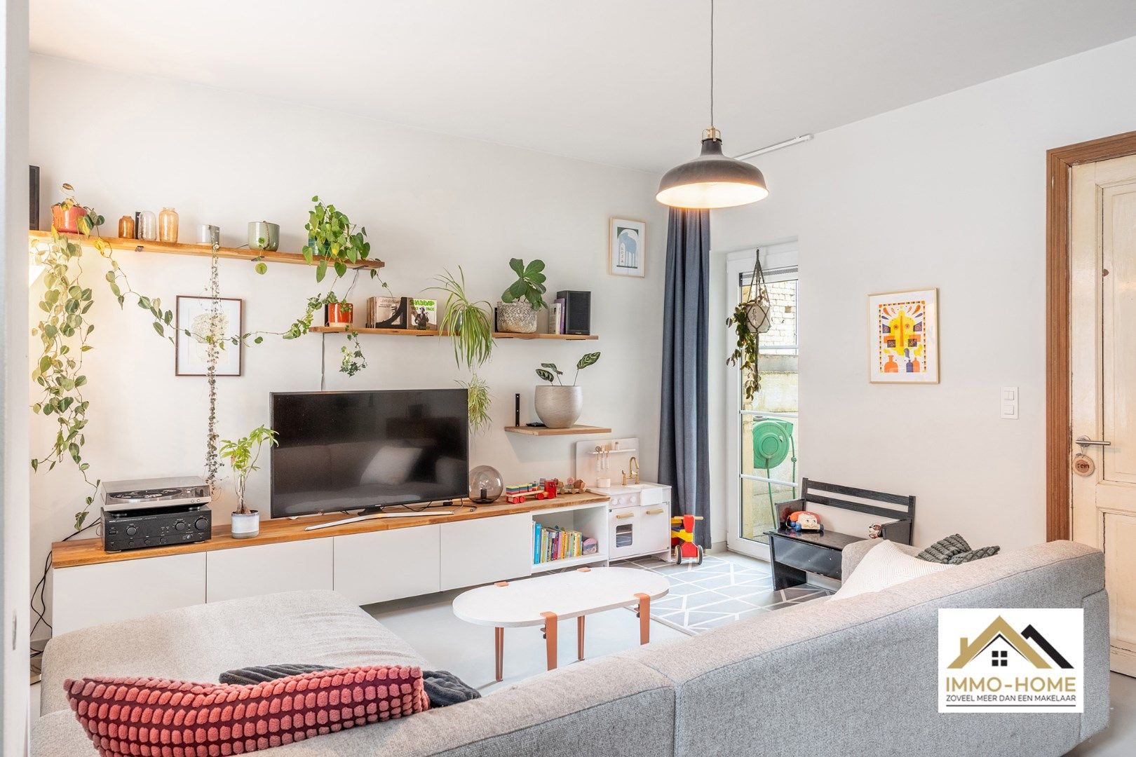 Charmevolle woning met drie slaapkamers te Gentbrugge foto 3