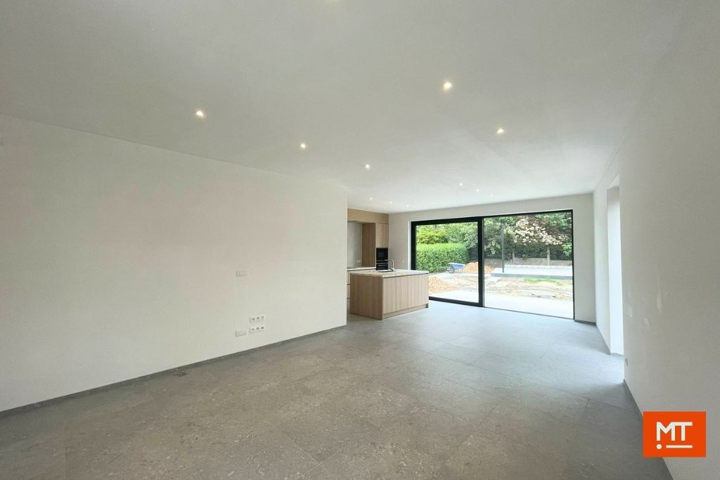 Kwalitatieve nieuwbouwwoning te huur op een rustige locatie in het centrum van Passendale foto 4