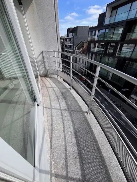 Zeer recent 2 slaapkamer appartement met open zicht /79 m2groot foto 2