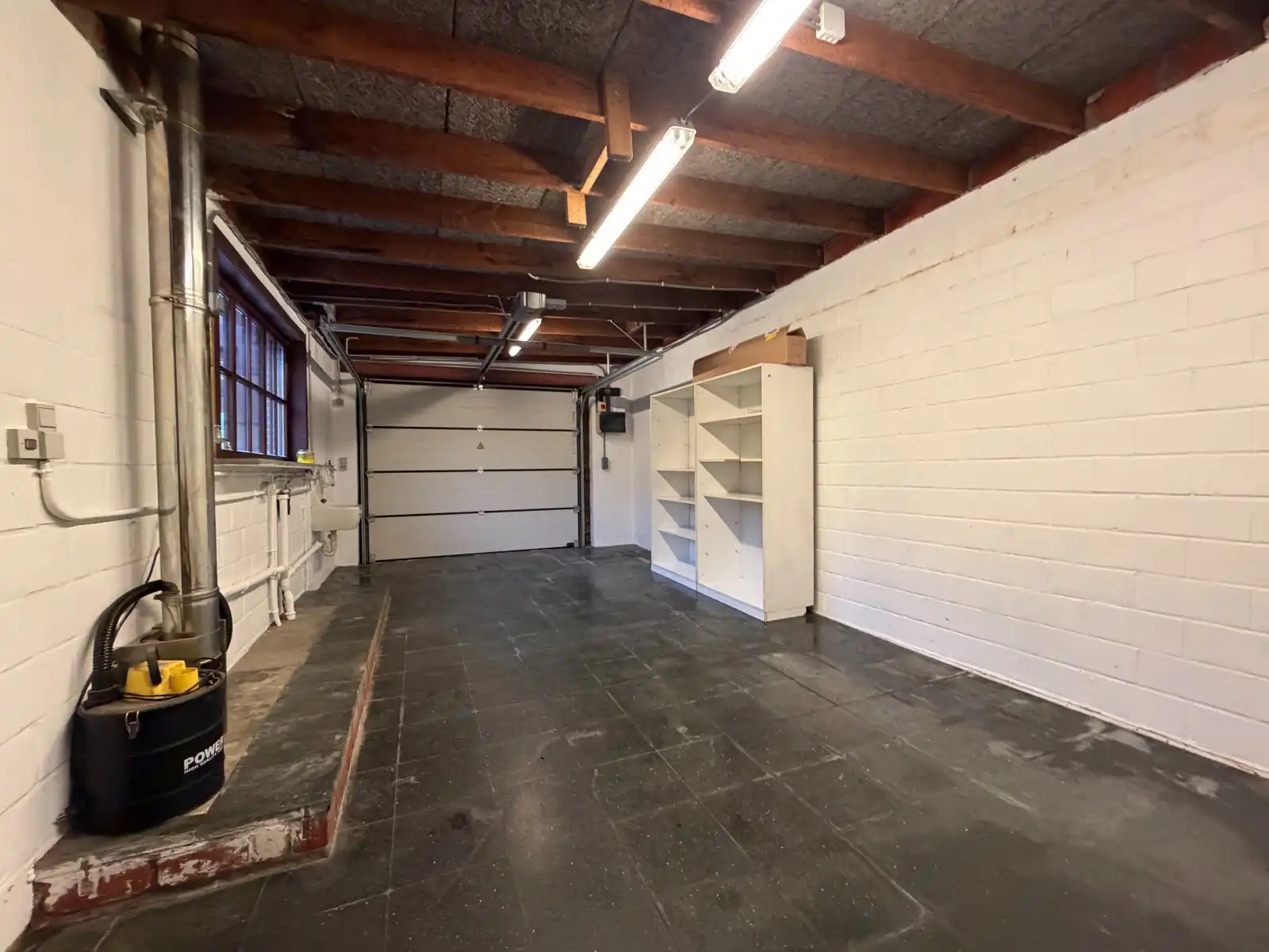 Ruime halfopen woning met 3 slaapkamers, garage en zonnige tuin in het centrum van Deinze foto 17